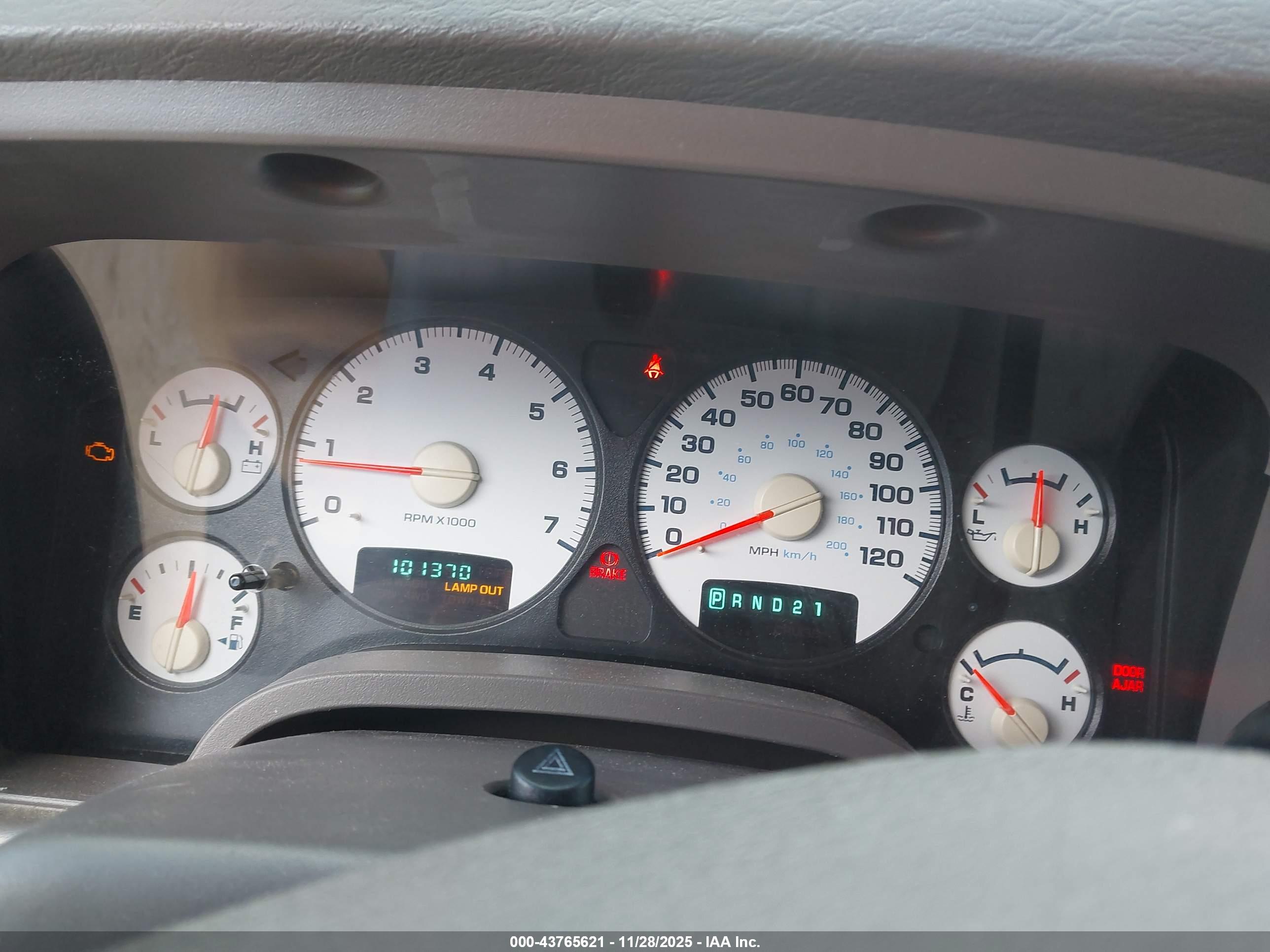 DODGE RAM image 7