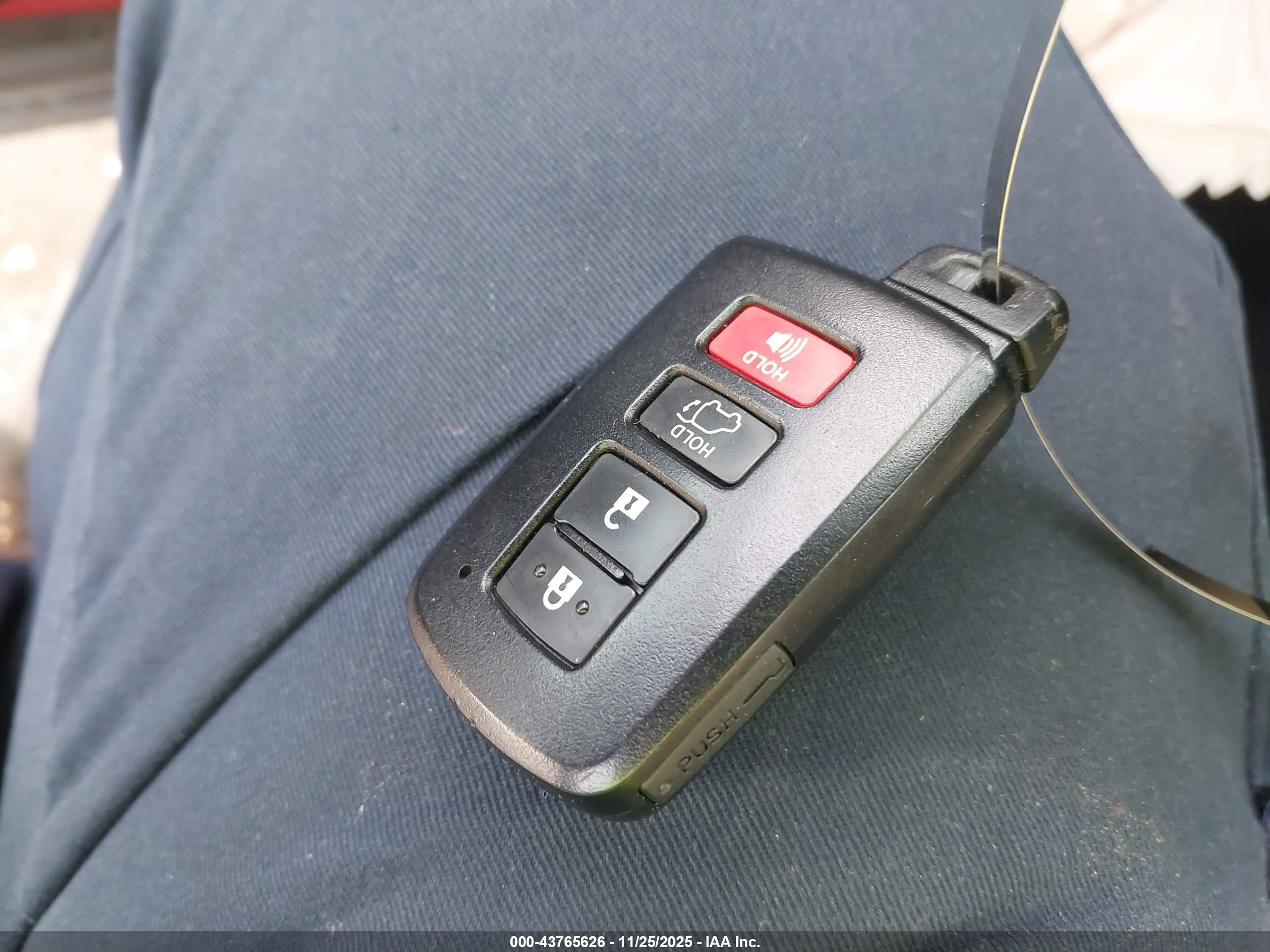 TOYOTA RAV4 image 11
