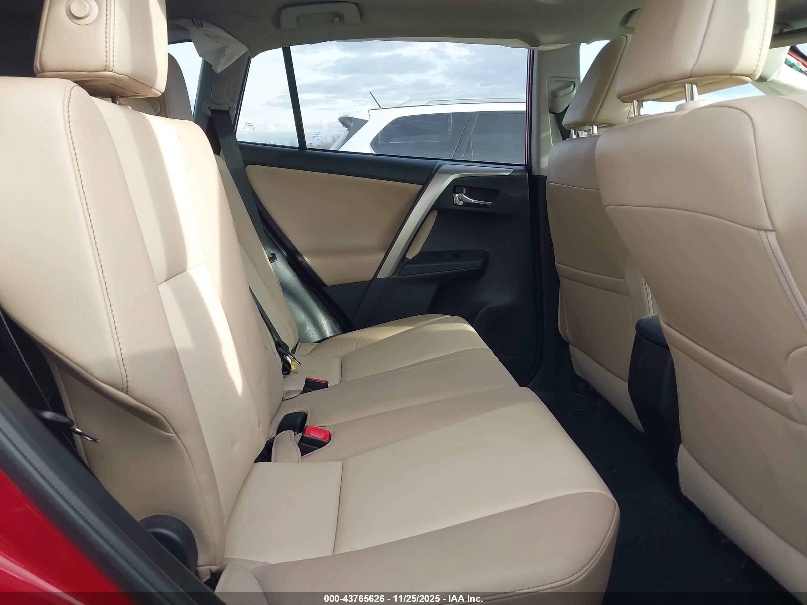 TOYOTA RAV4 image 8