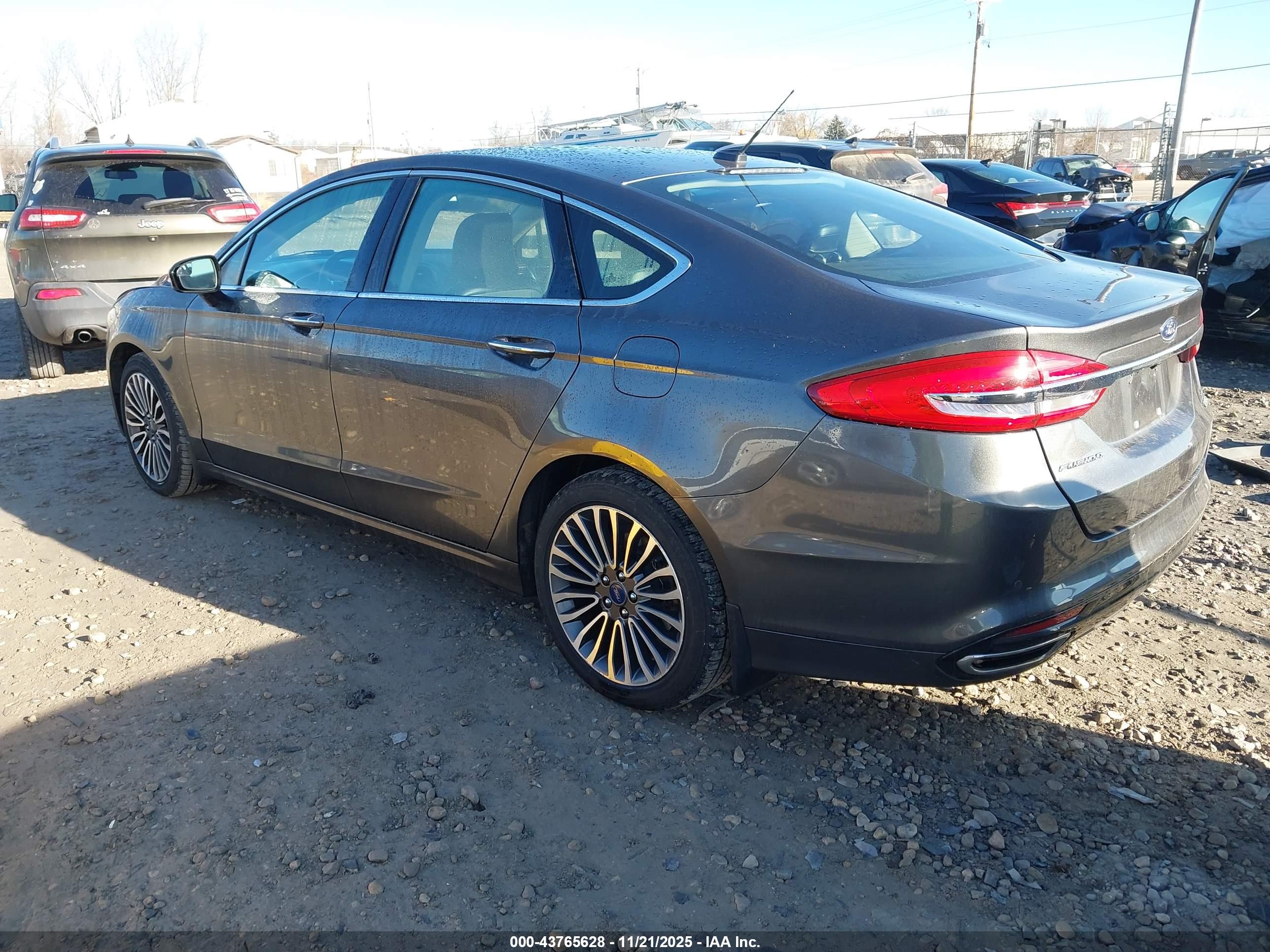 FORD FUSION image 3