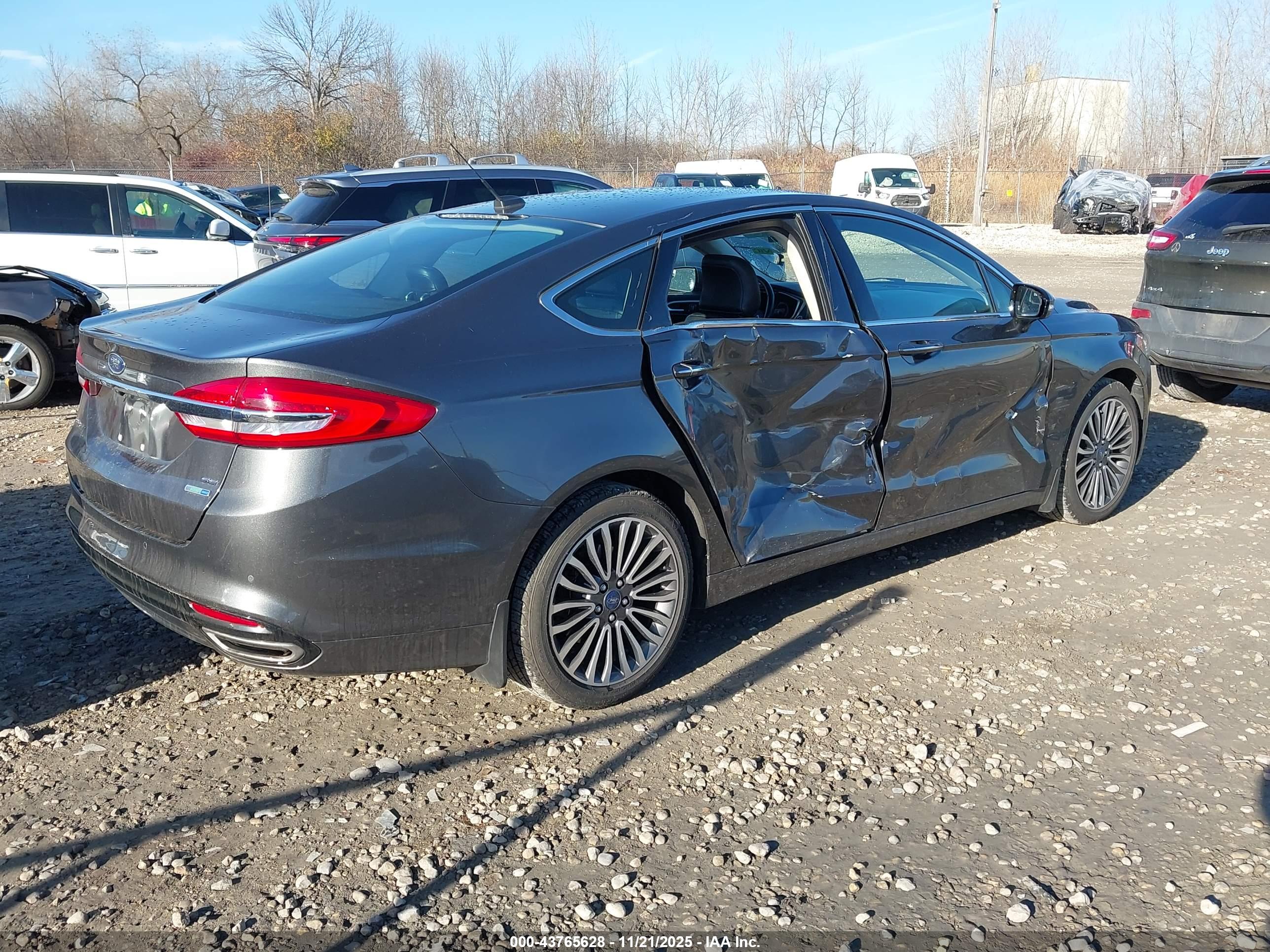 FORD FUSION image 4
