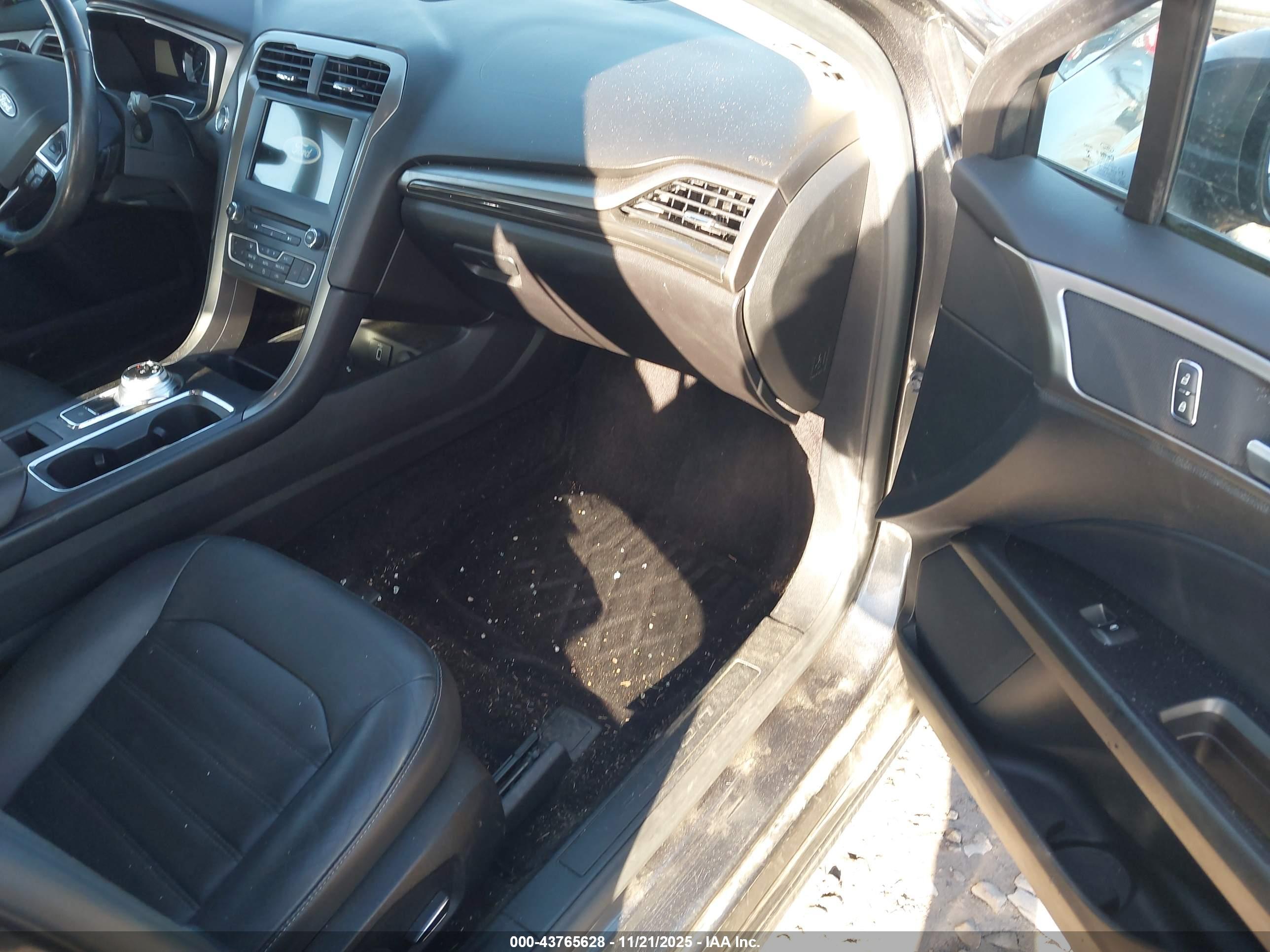 FORD FUSION image 5