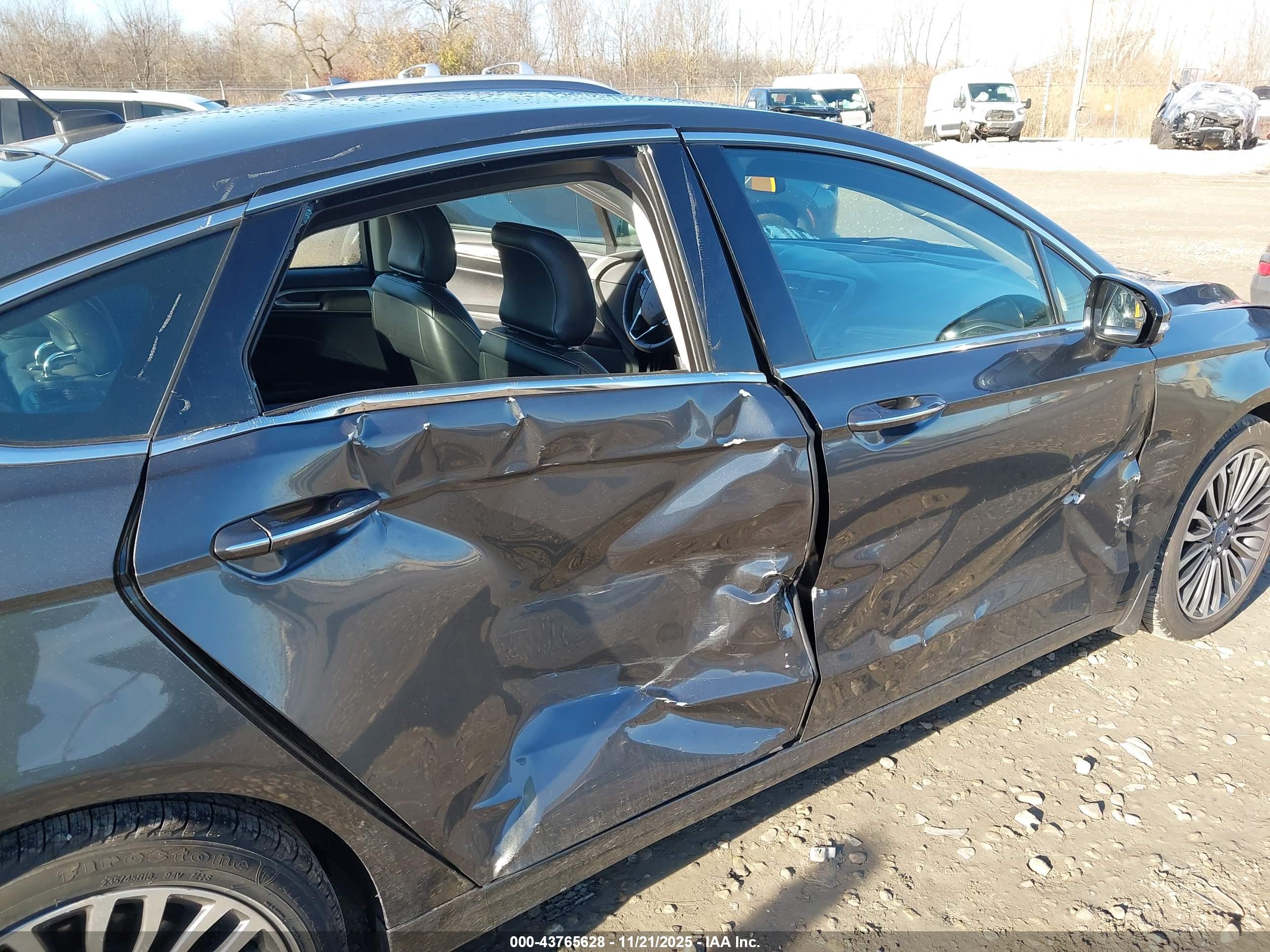 FORD FUSION image 6