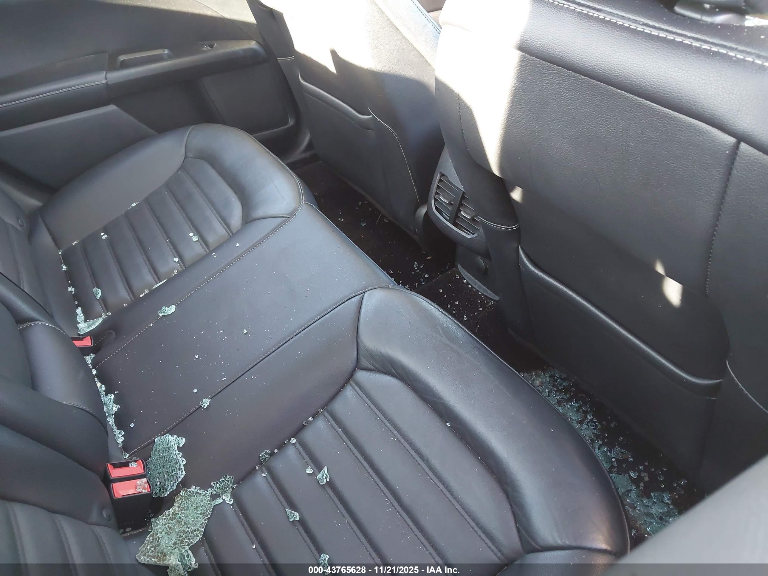 FORD FUSION image 8