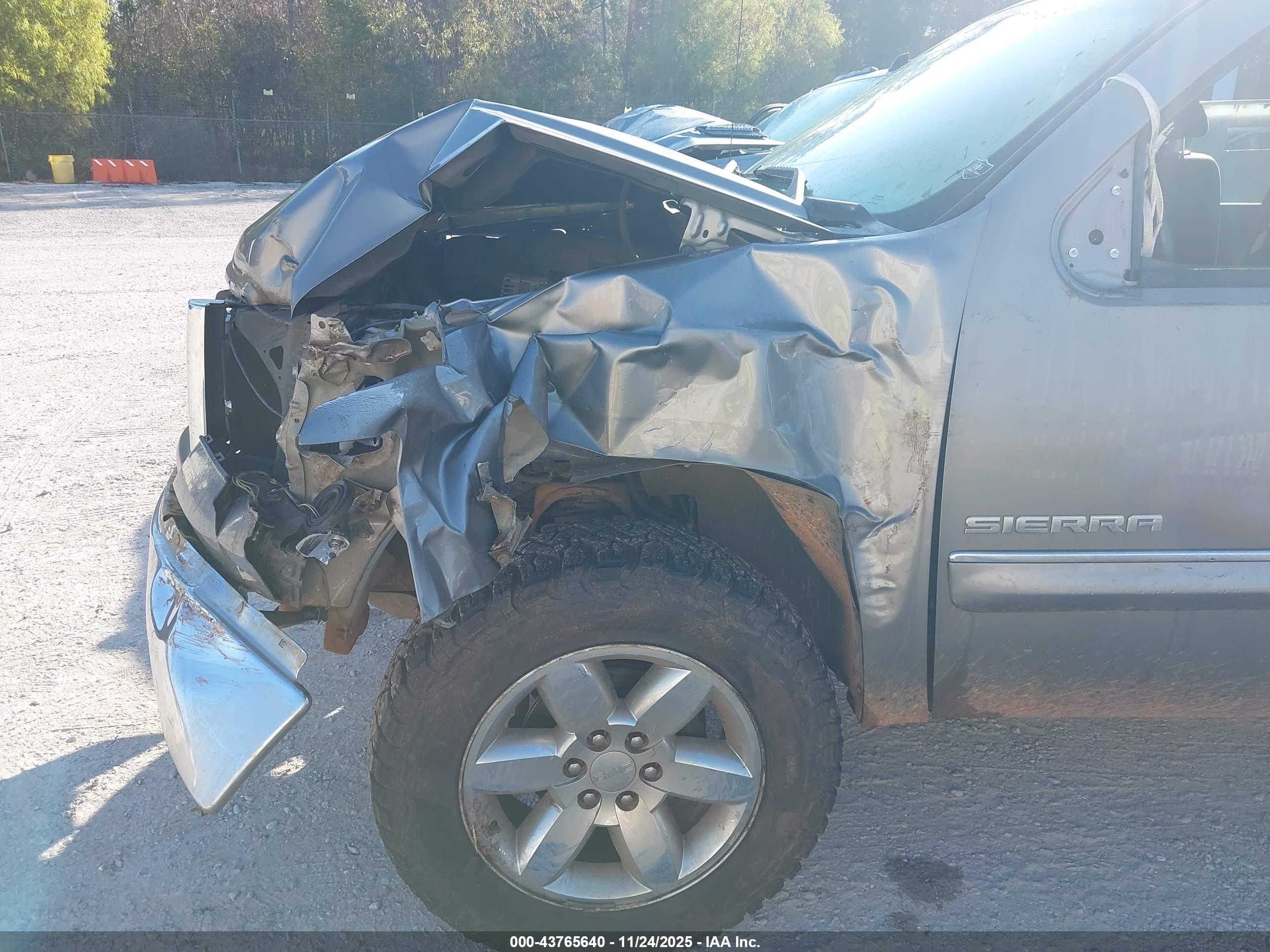 GMC SIERRA image 6