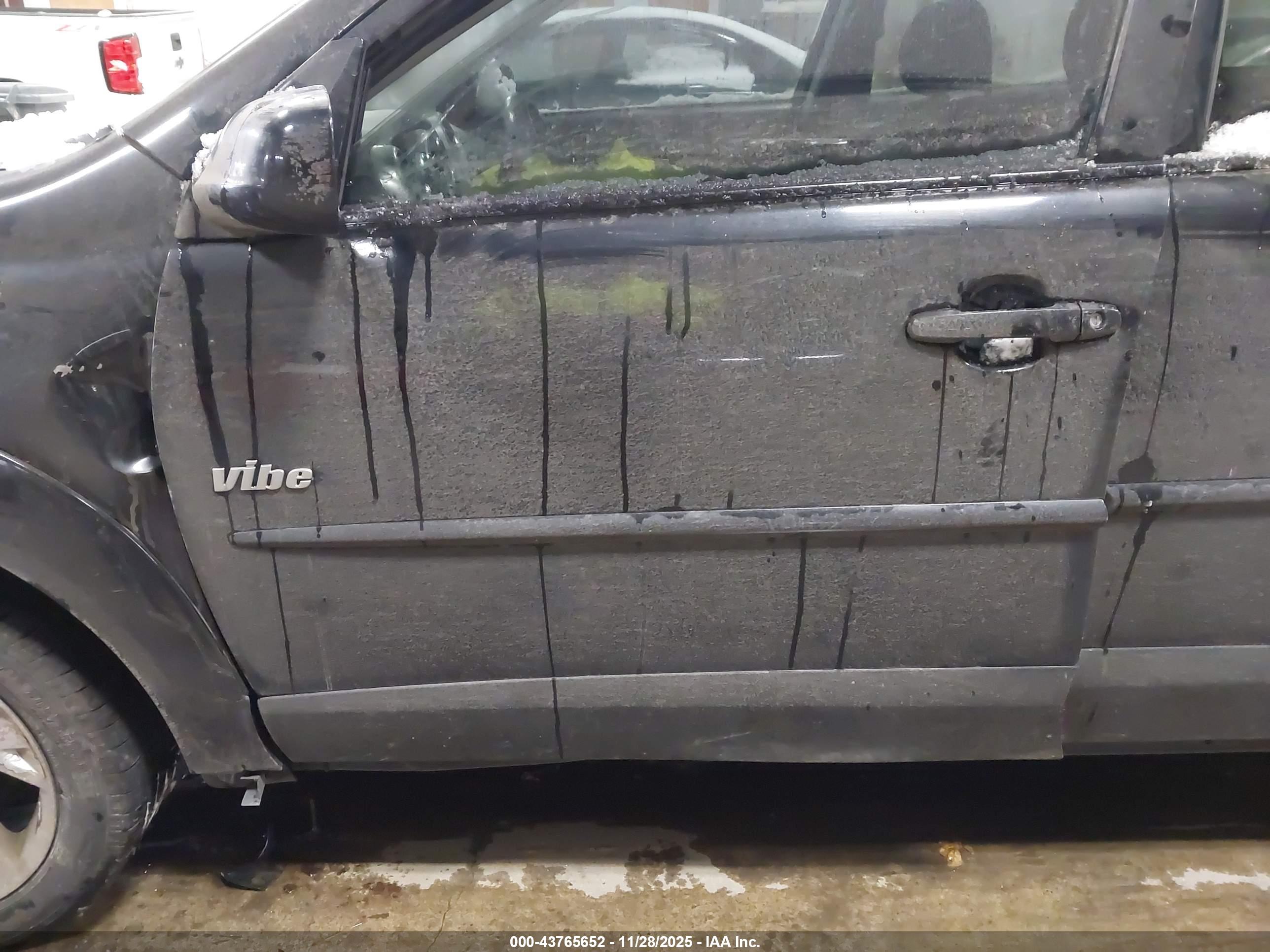 PONTIAC VIBE image 6