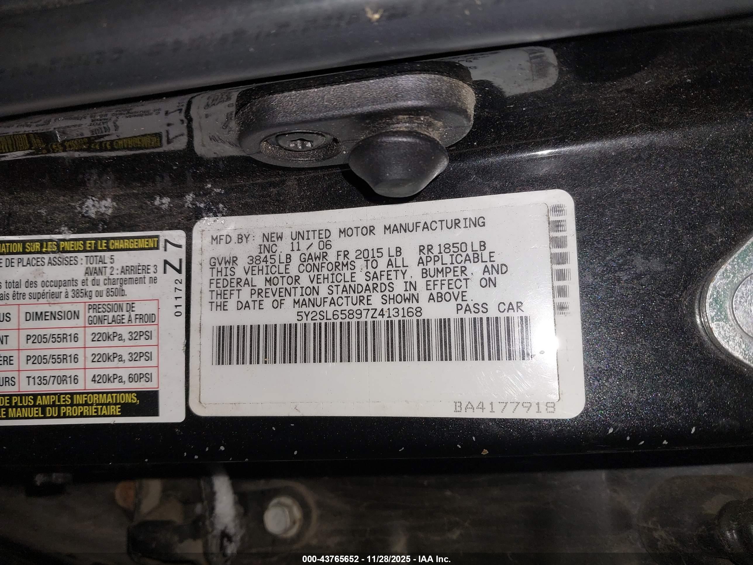 PONTIAC VIBE image 9
