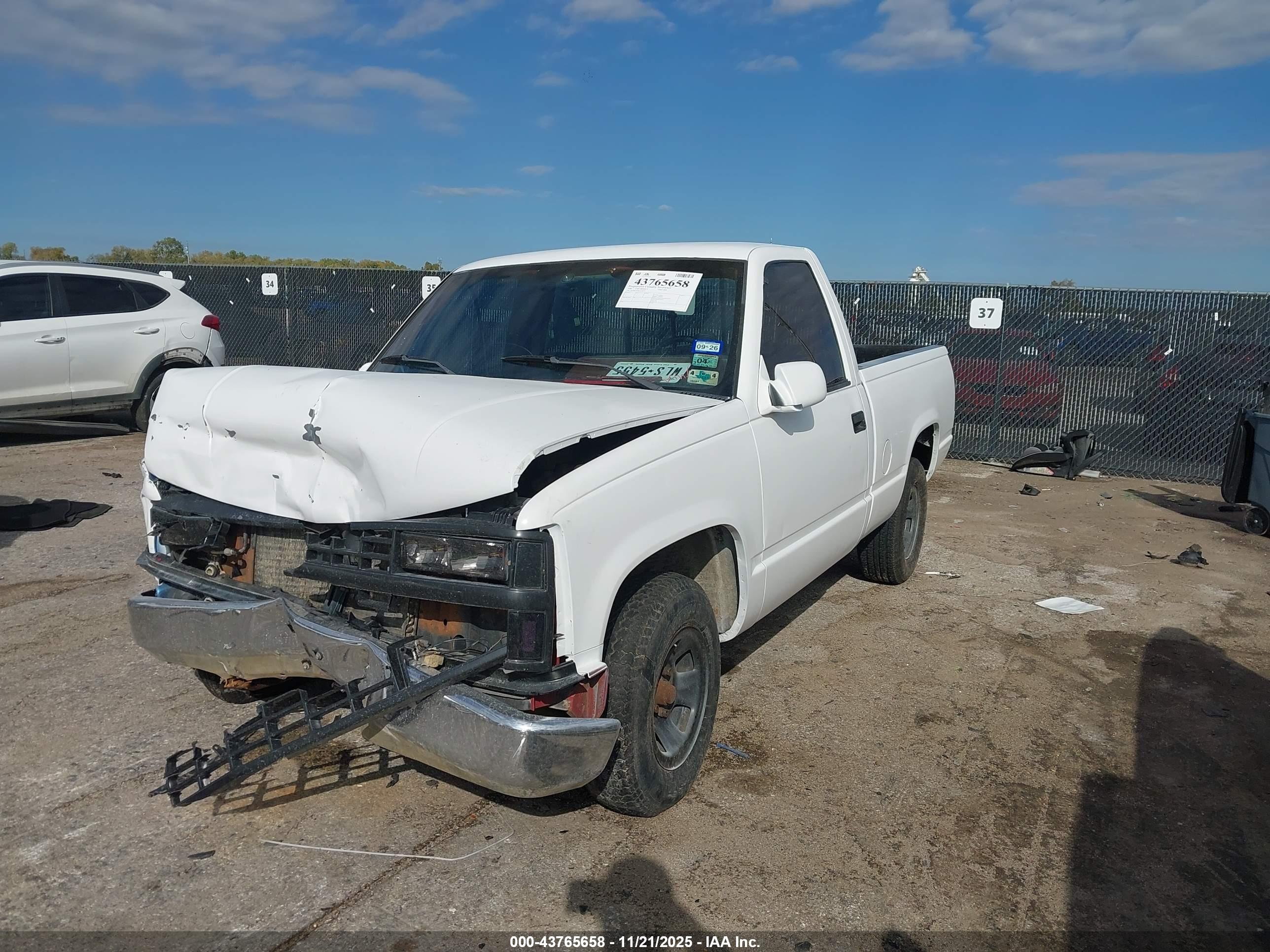CHEVROLET GMT-400 image 2
