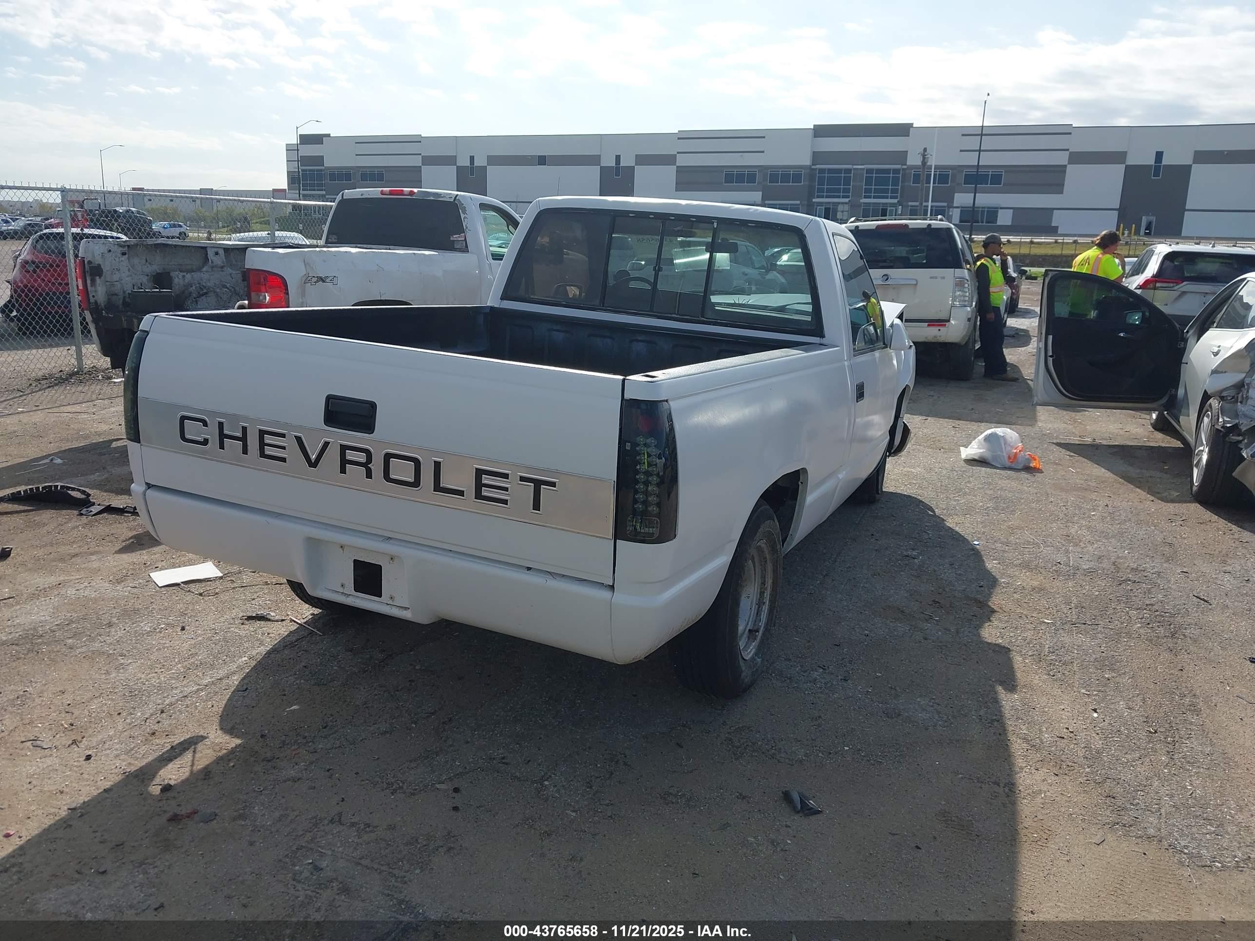 CHEVROLET GMT-400 image 4