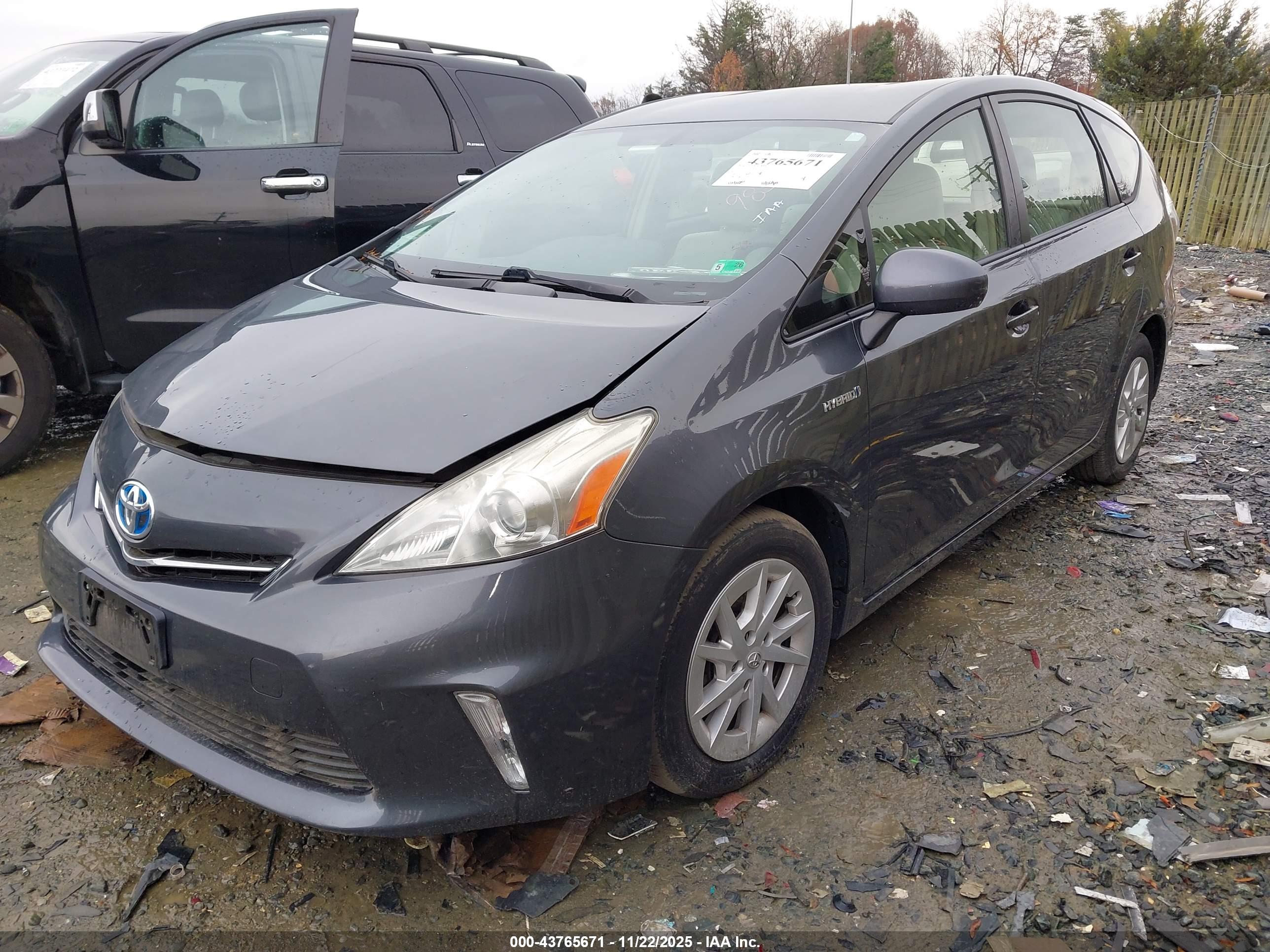 TOYOTA PRIUS image 2