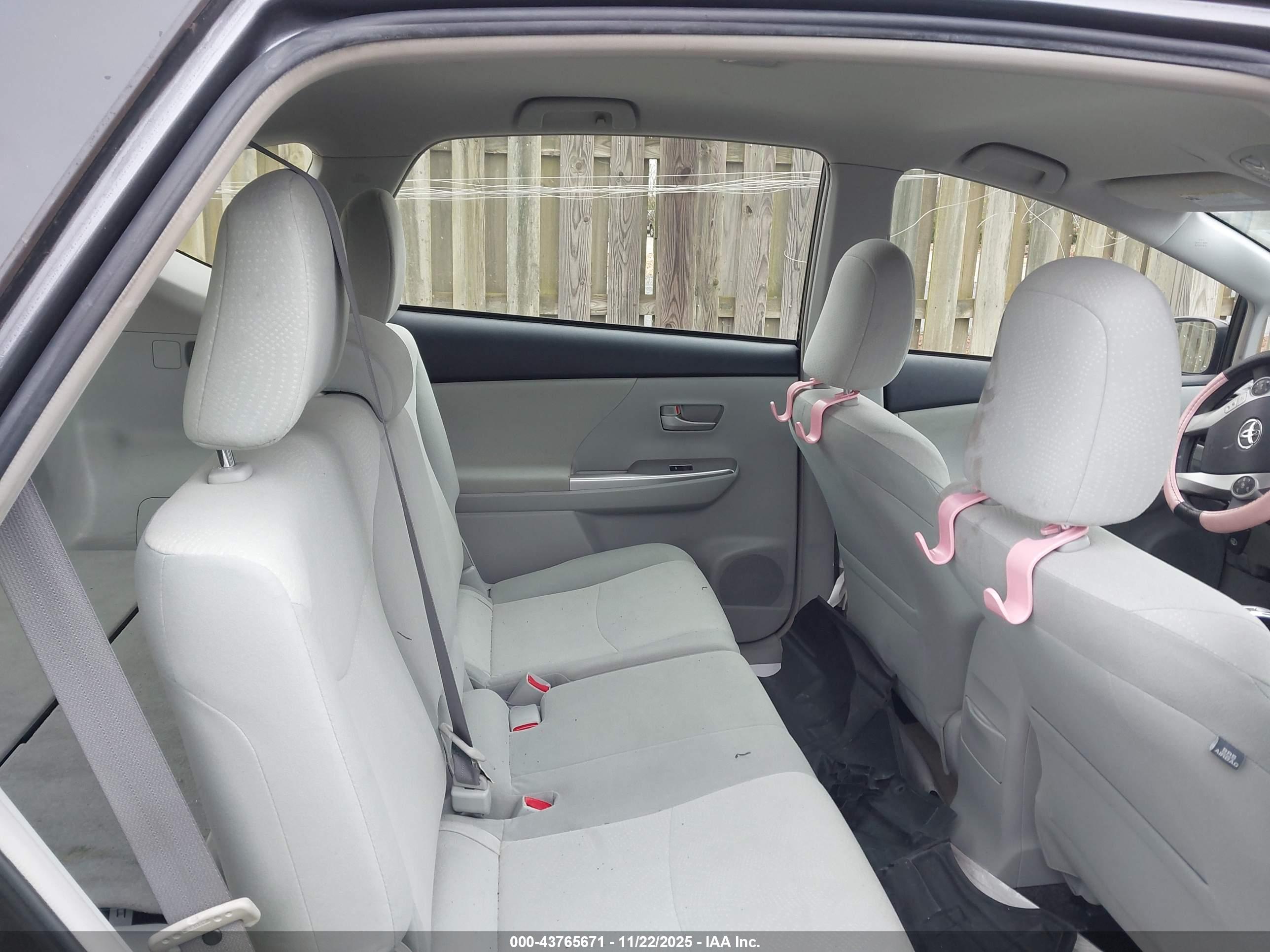 TOYOTA PRIUS image 8
