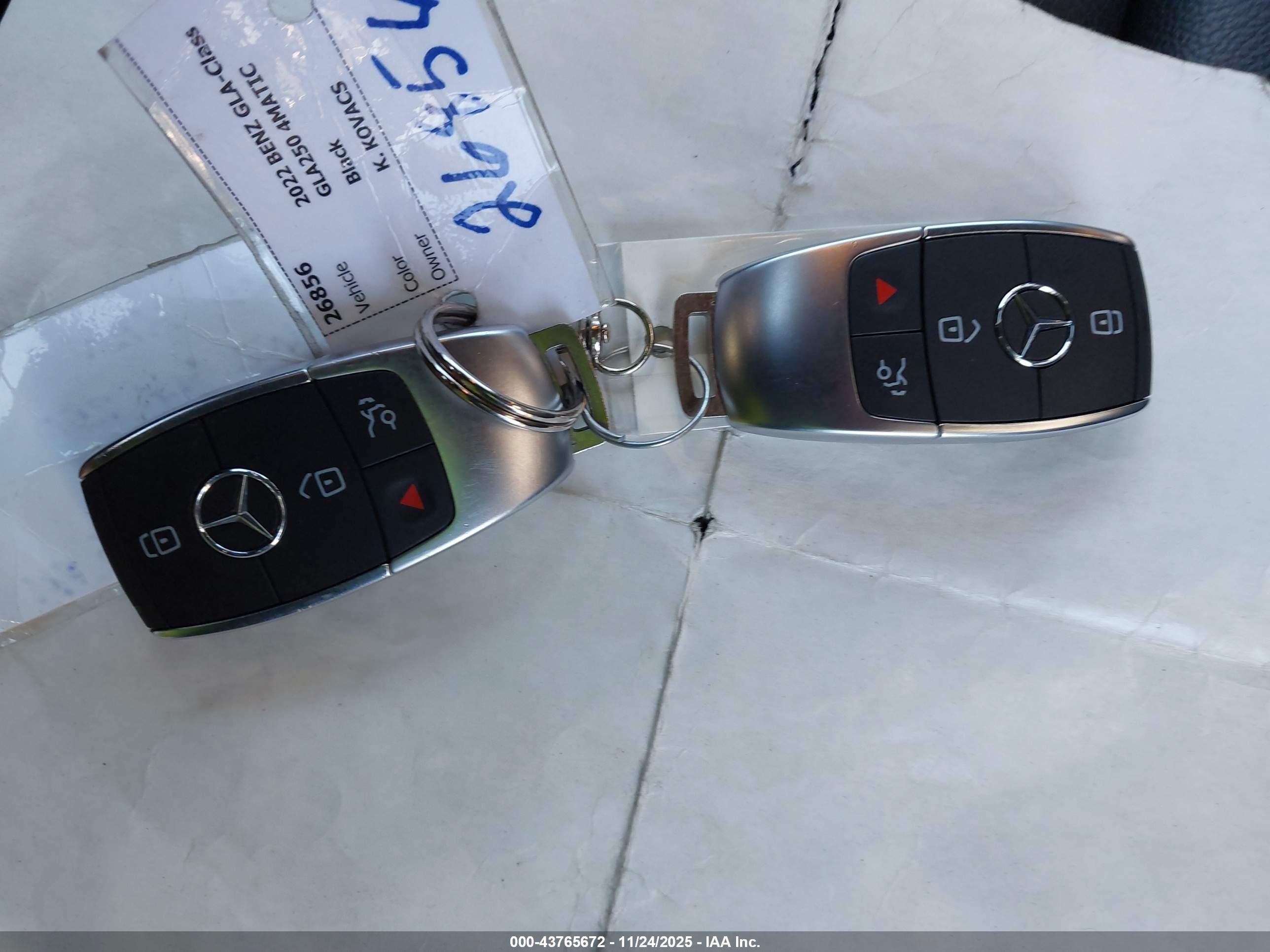 MERCEDES-BENZ GLA image 11