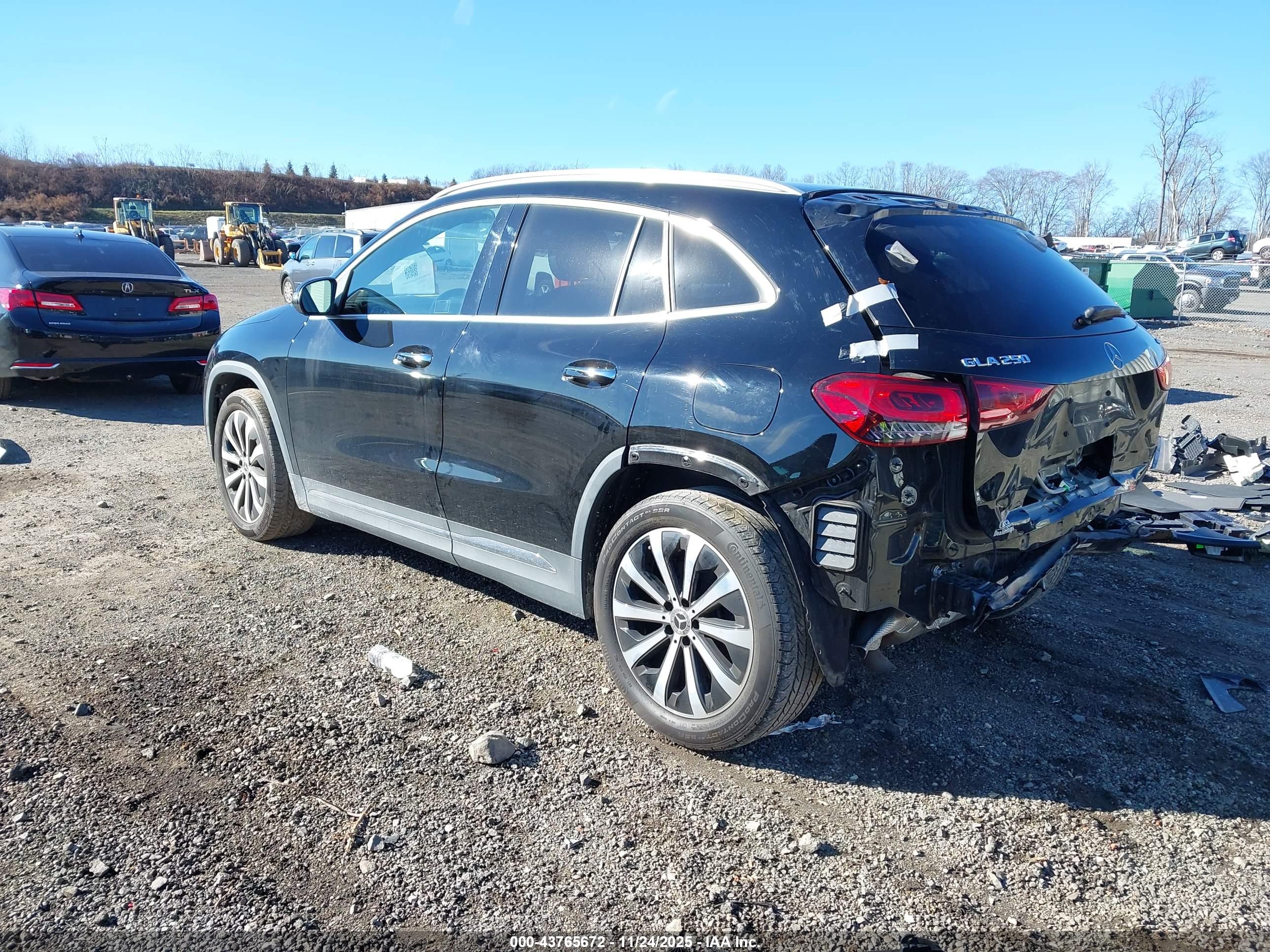 MERCEDES-BENZ GLA image 3