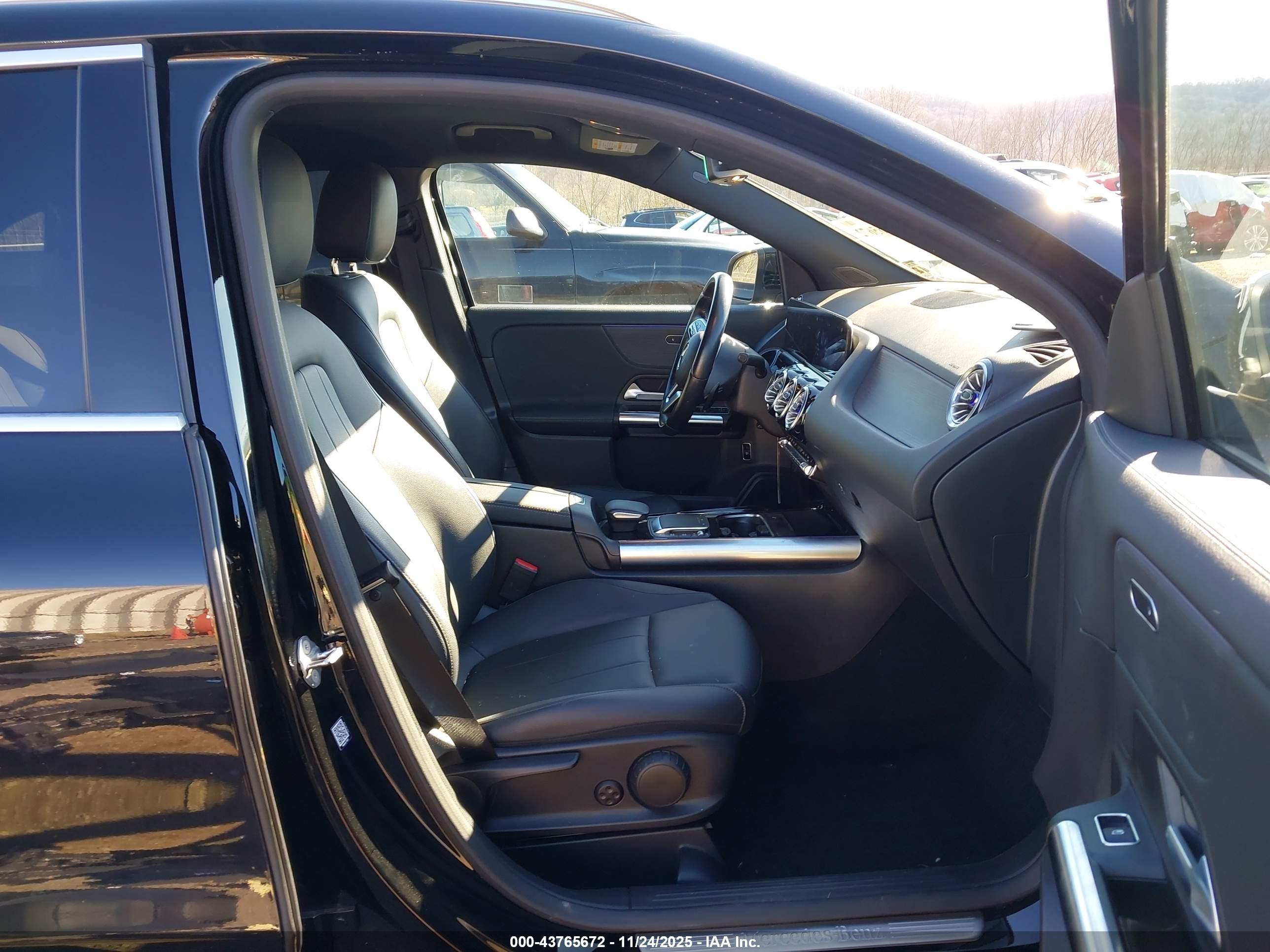 MERCEDES-BENZ GLA image 5