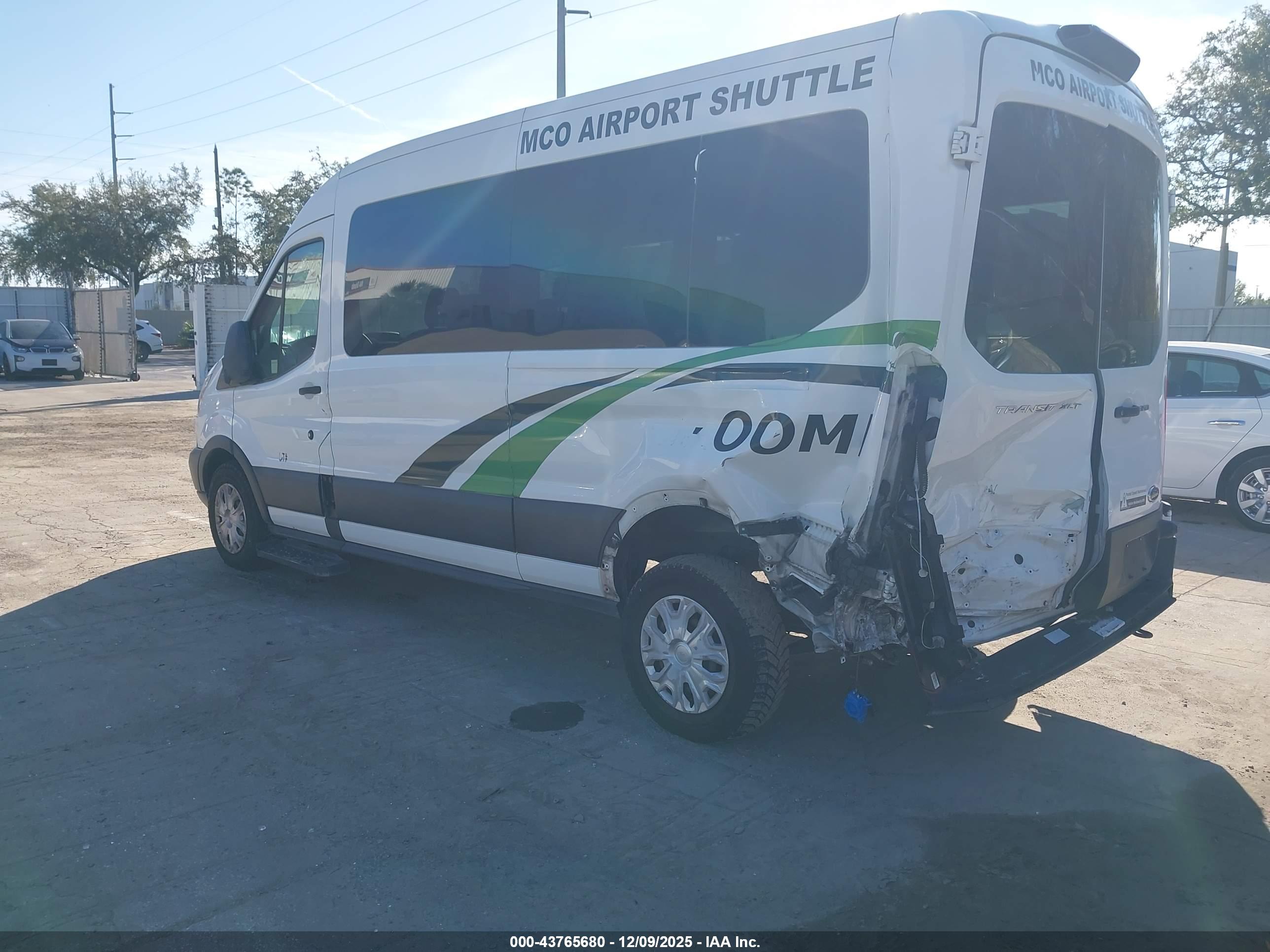 FORD TRANSIT-350 image 3