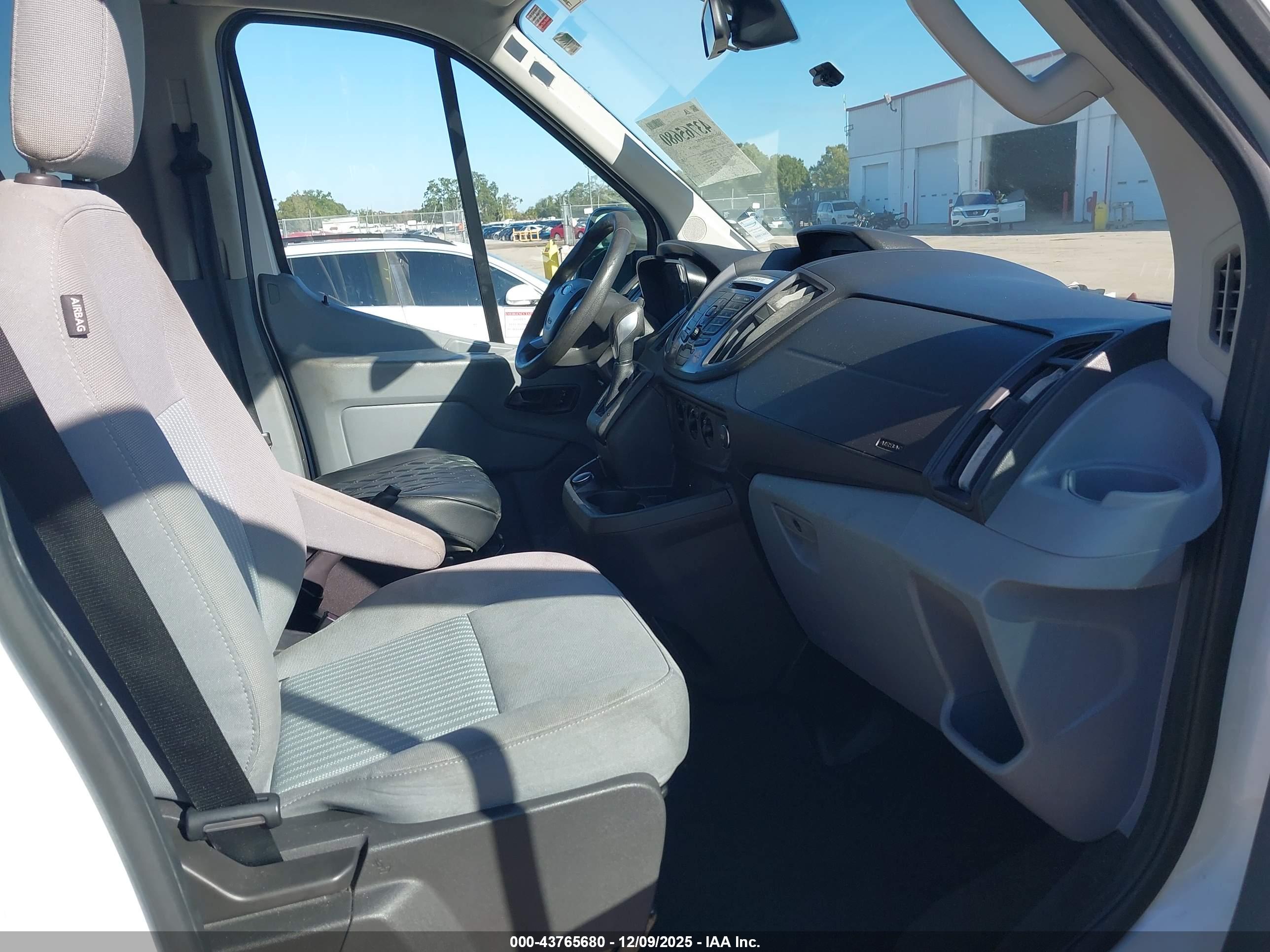 FORD TRANSIT-350 image 5