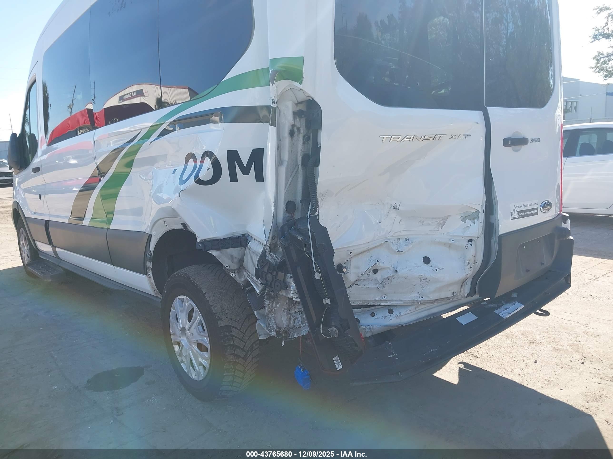 FORD TRANSIT-350 image 6