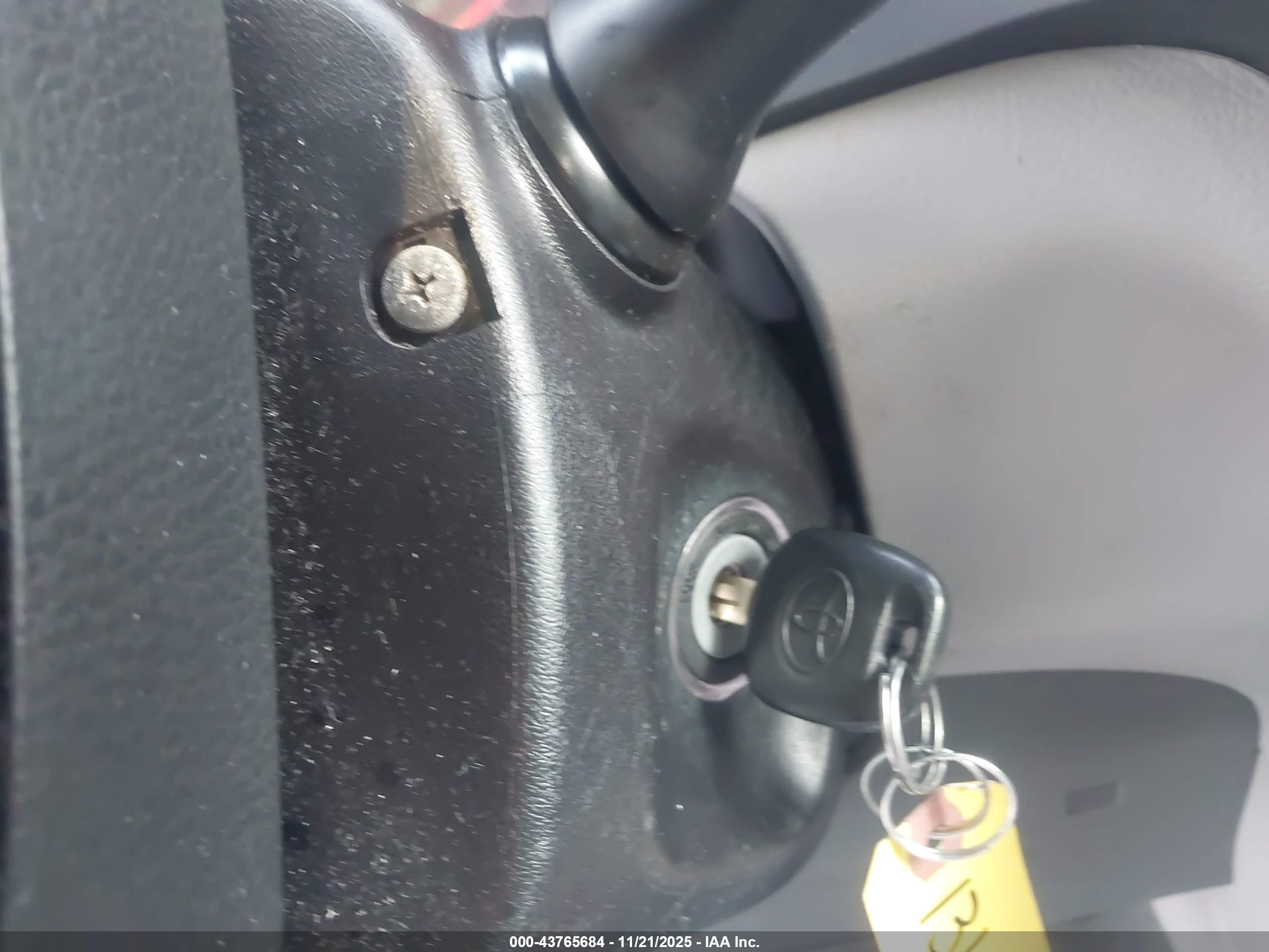 TOYOTA SIENNA image 11