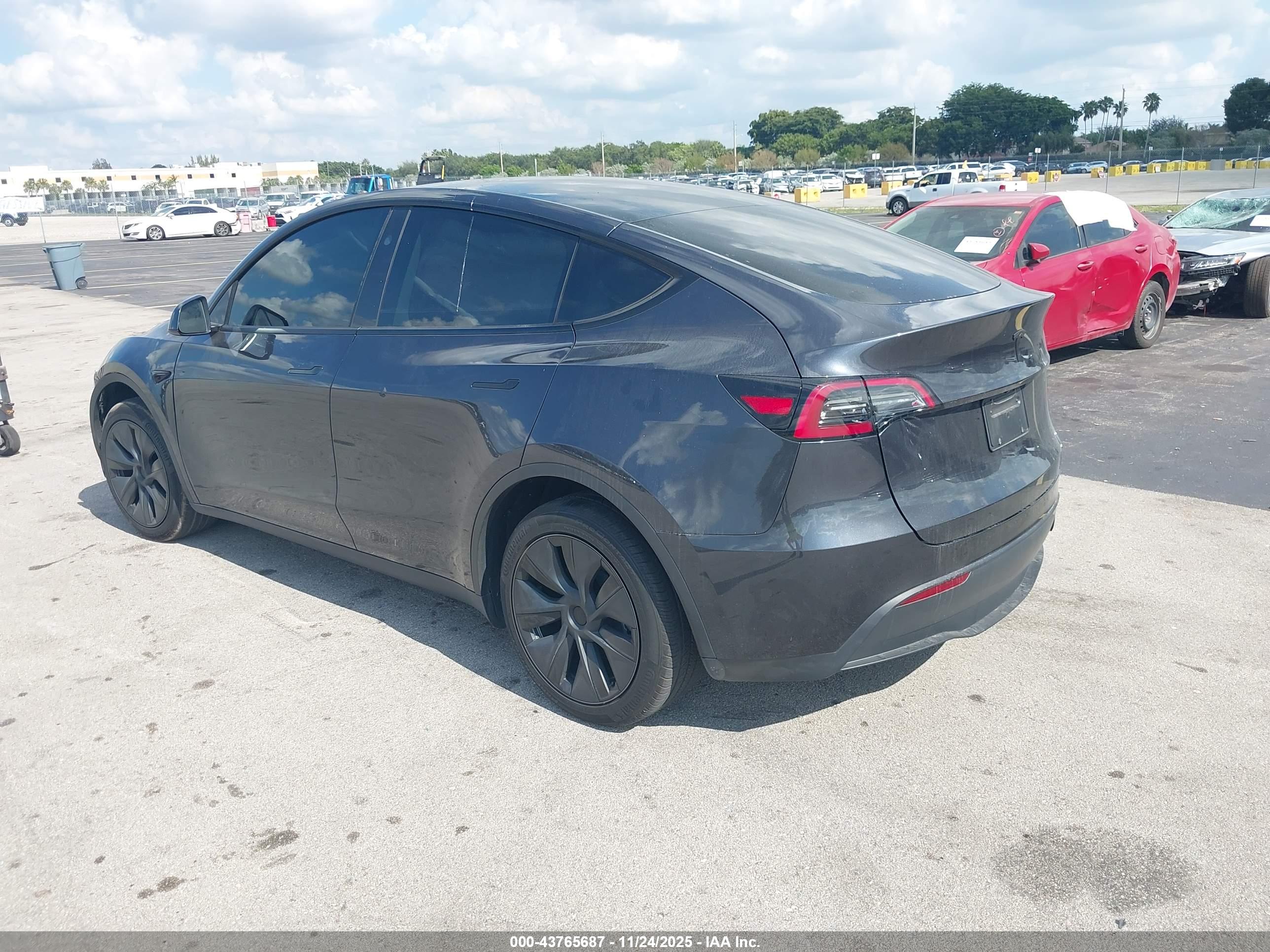 TESLA MODEL image 3