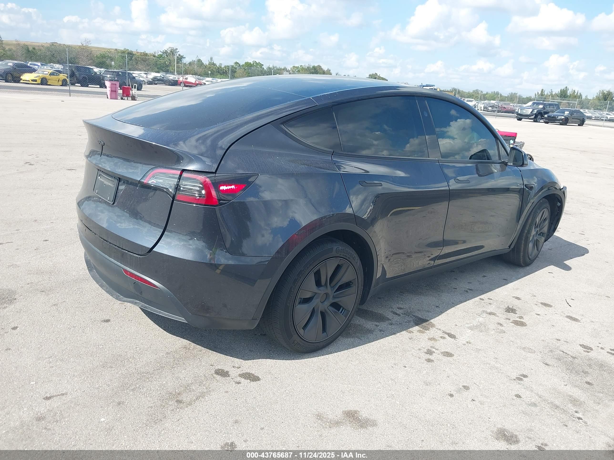 TESLA MODEL image 4