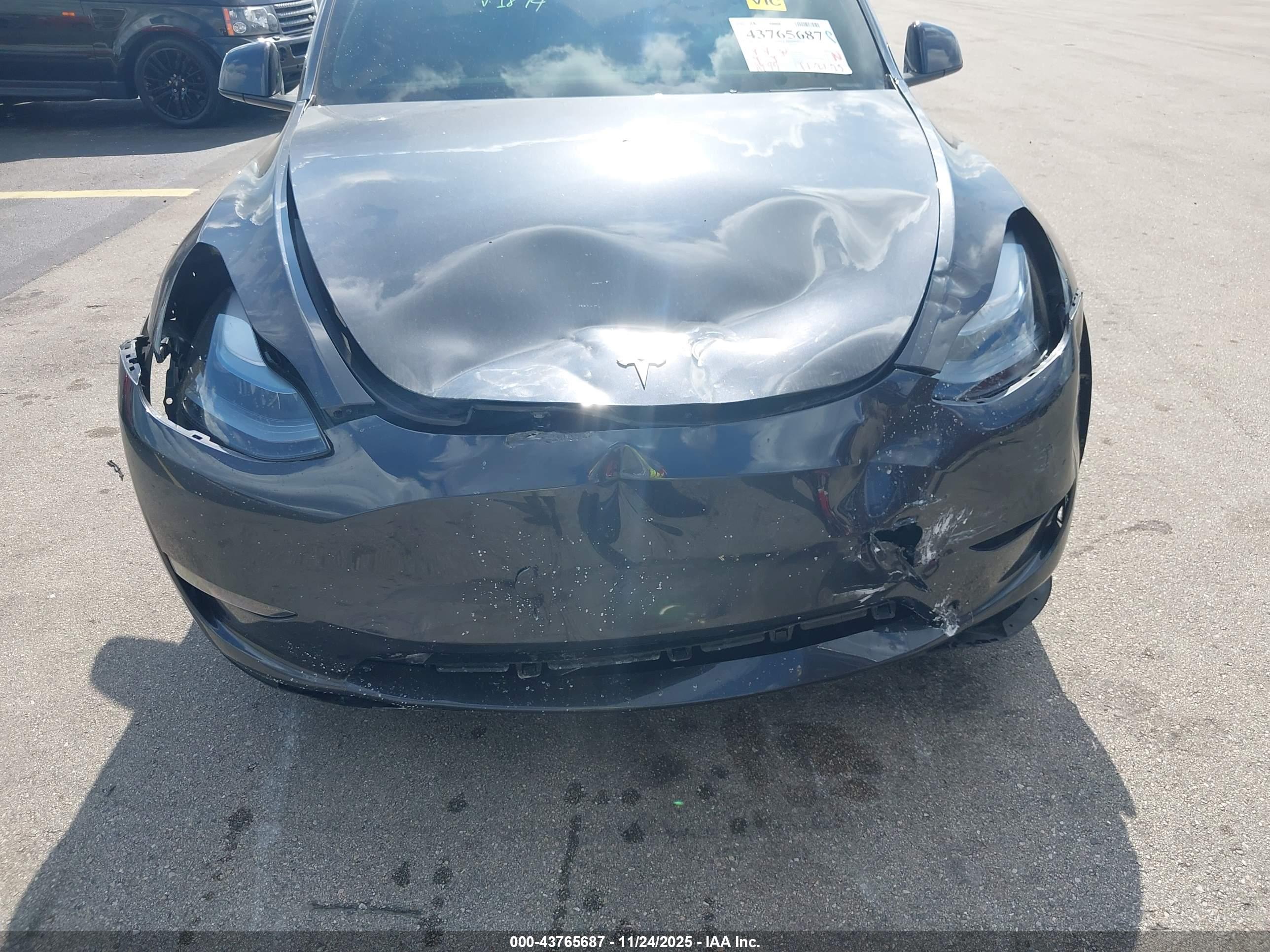 TESLA MODEL image 6