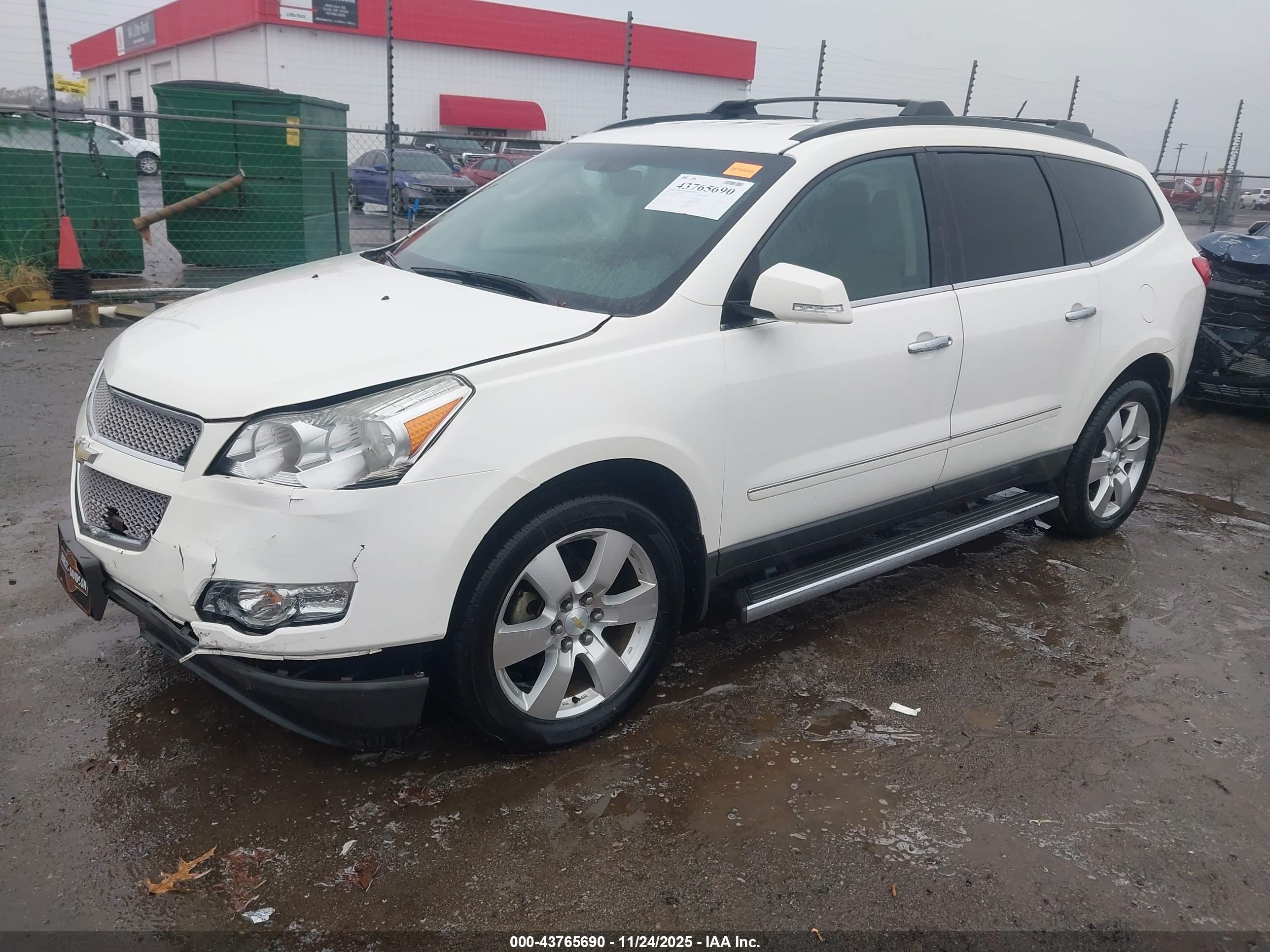 CHEVROLET TRAVERSE image 2
