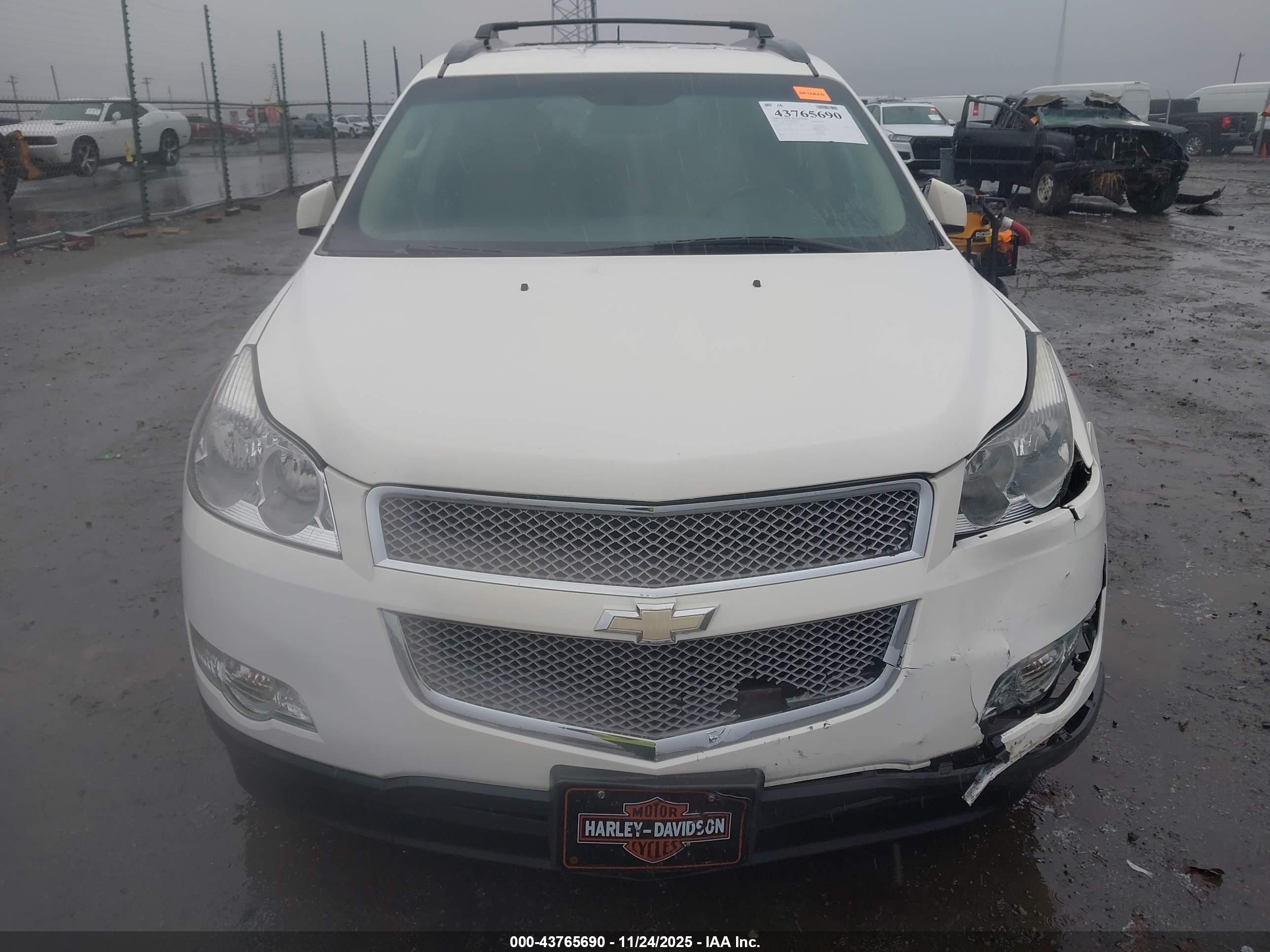 CHEVROLET TRAVERSE image 6