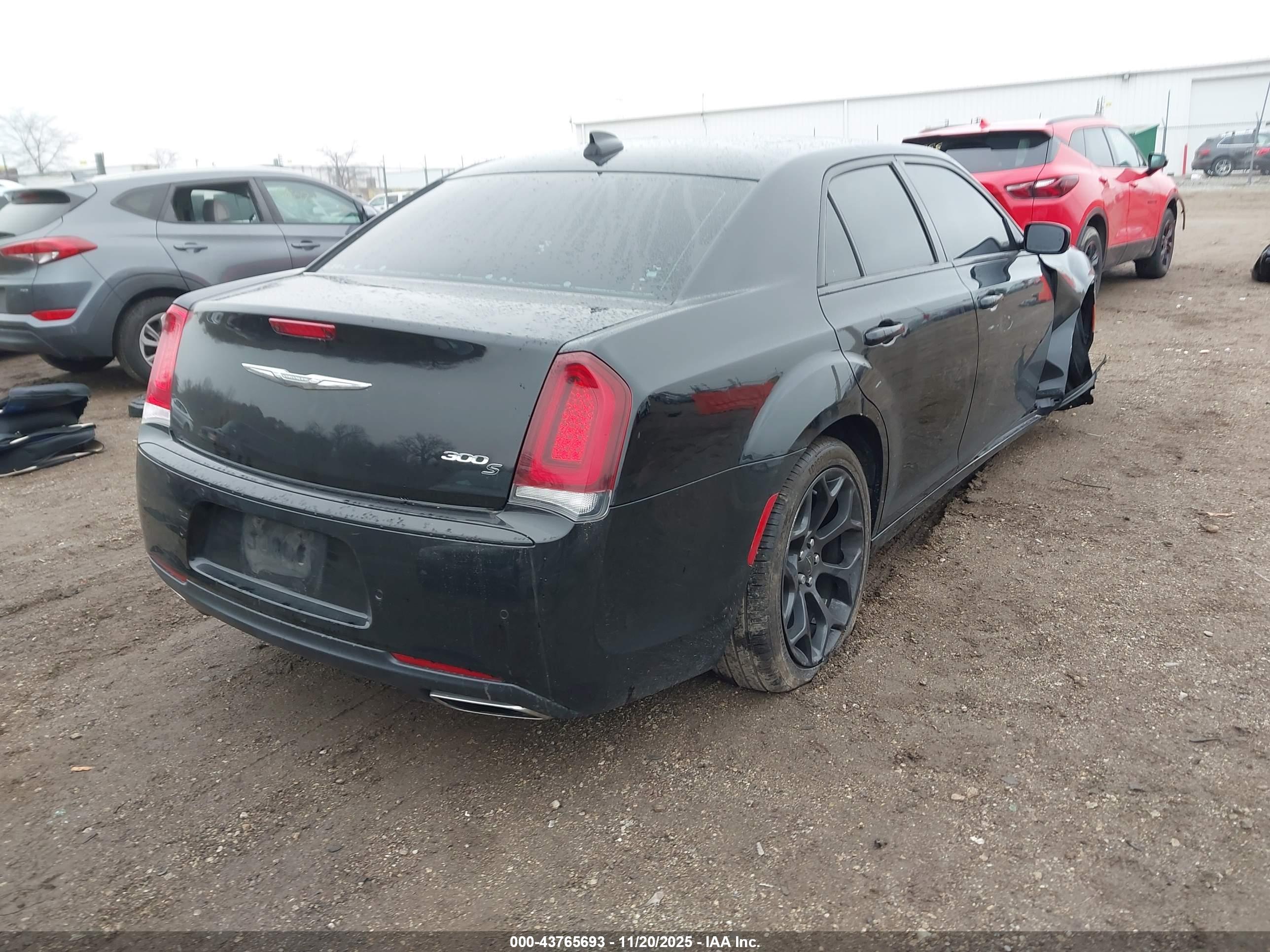 CHRYSLER 300 image 4