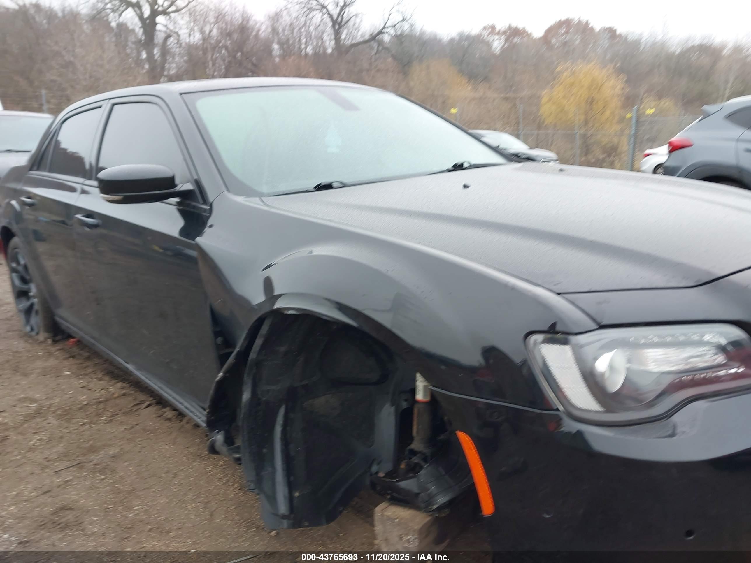 CHRYSLER 300 image 6