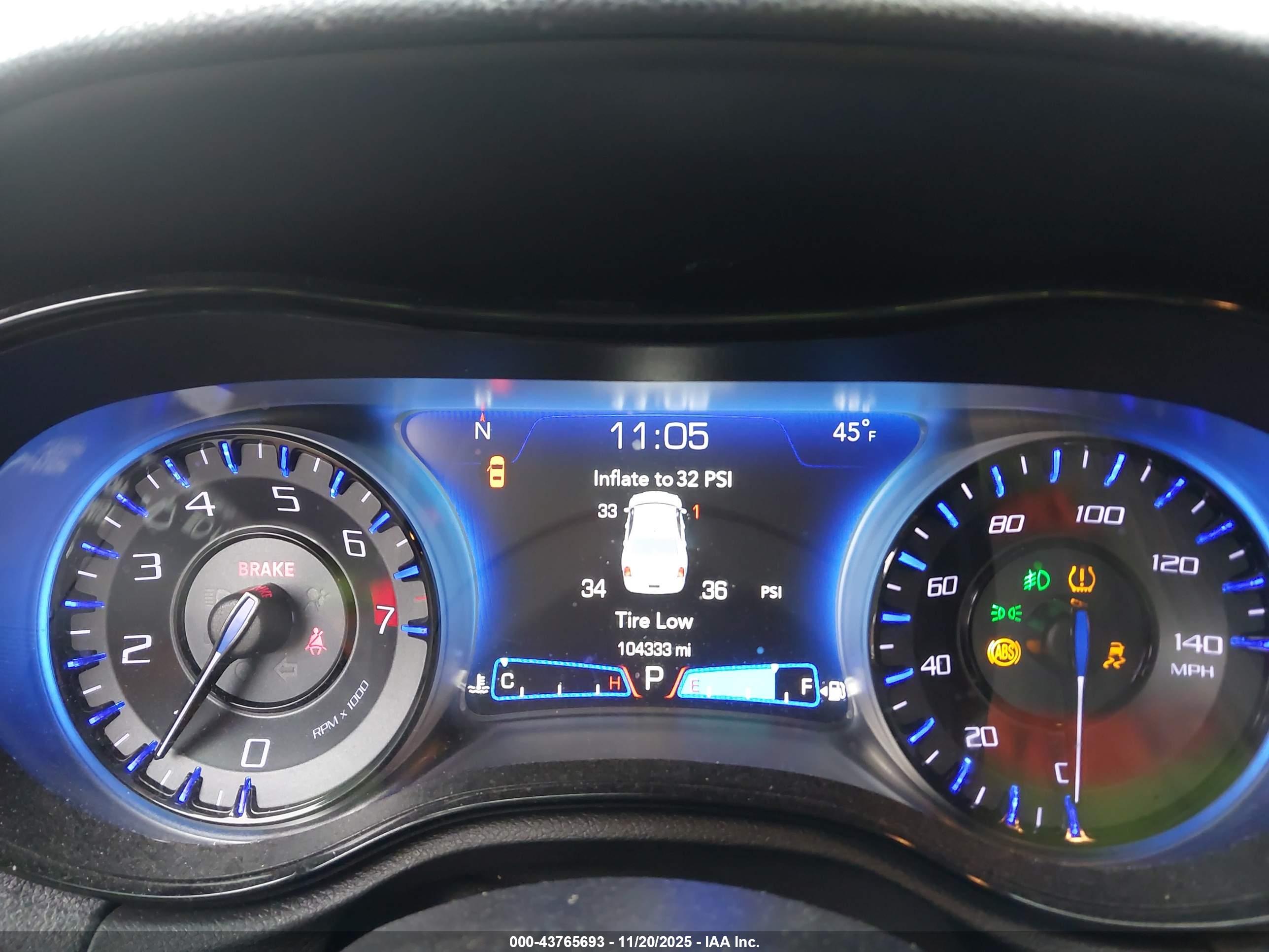 CHRYSLER 300 image 7