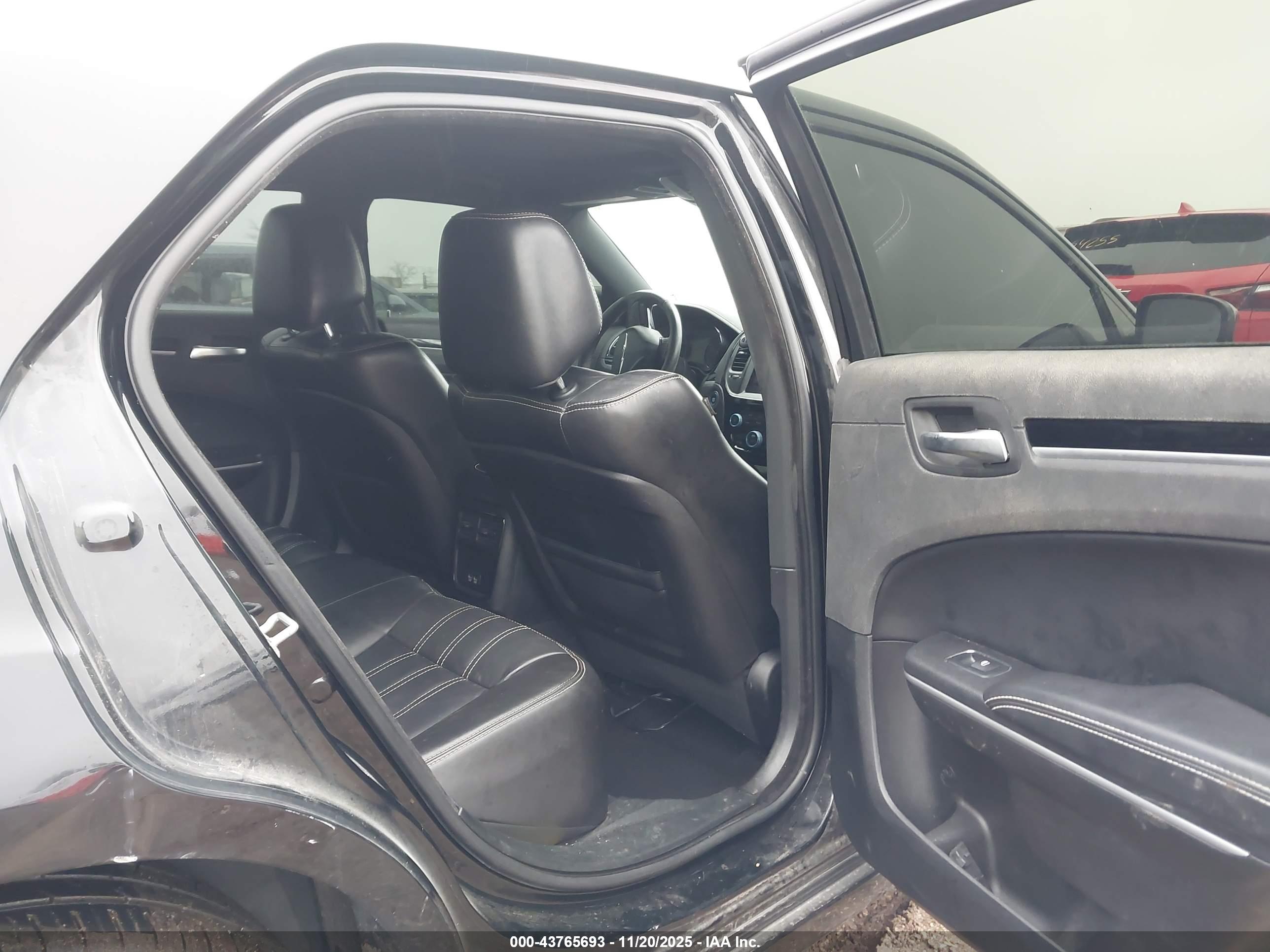 CHRYSLER 300 image 8