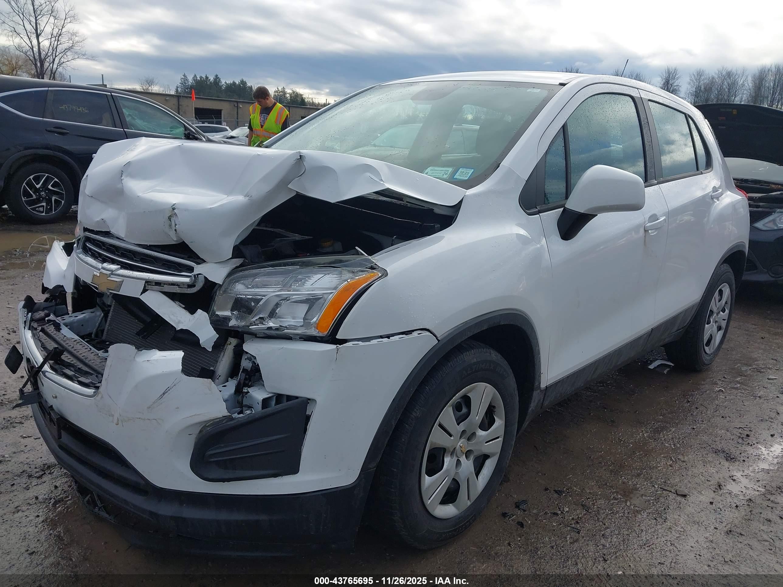 CHEVROLET TRAX image 2