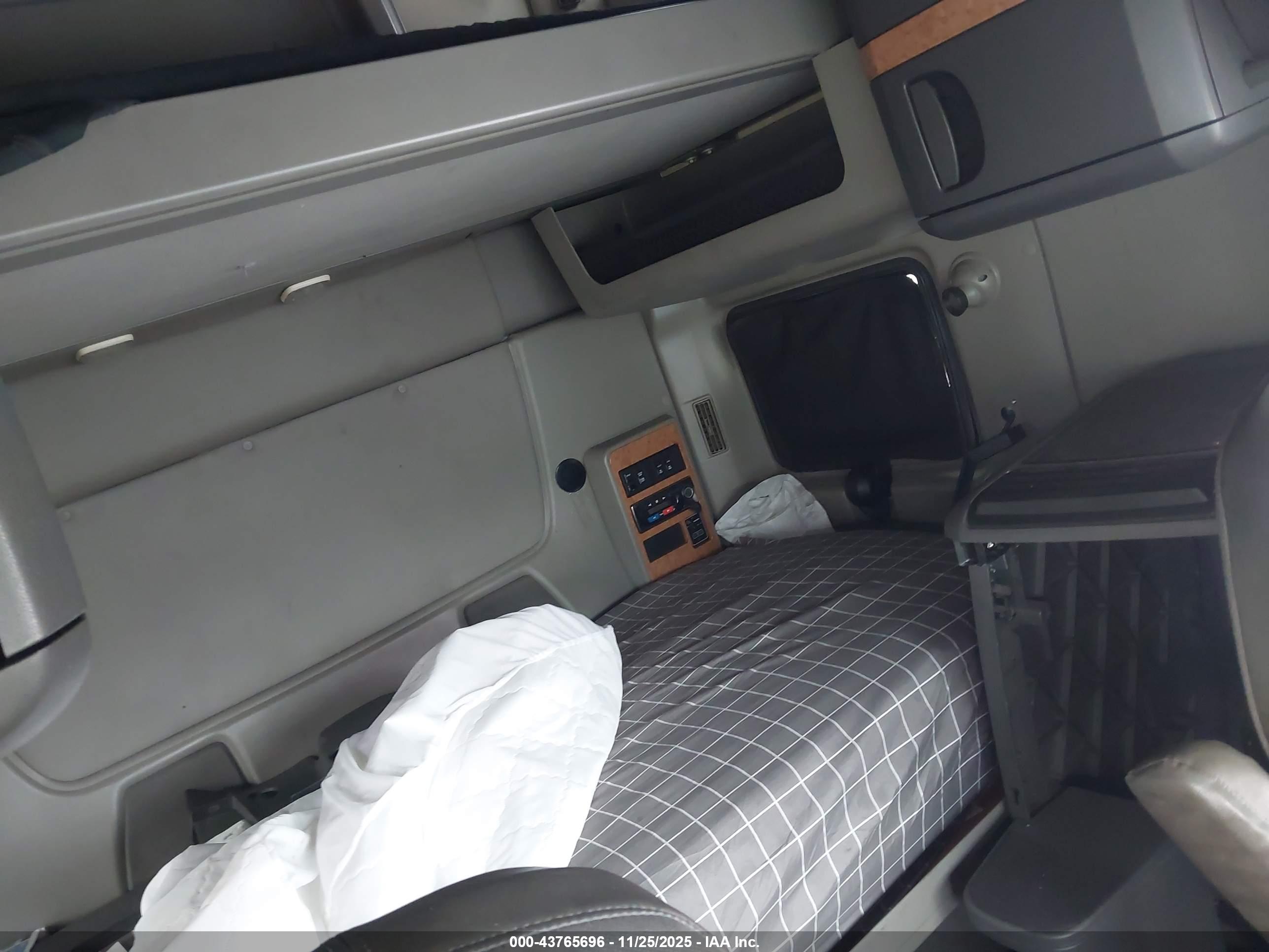 INTERNATIONAL PROSTAR image 8