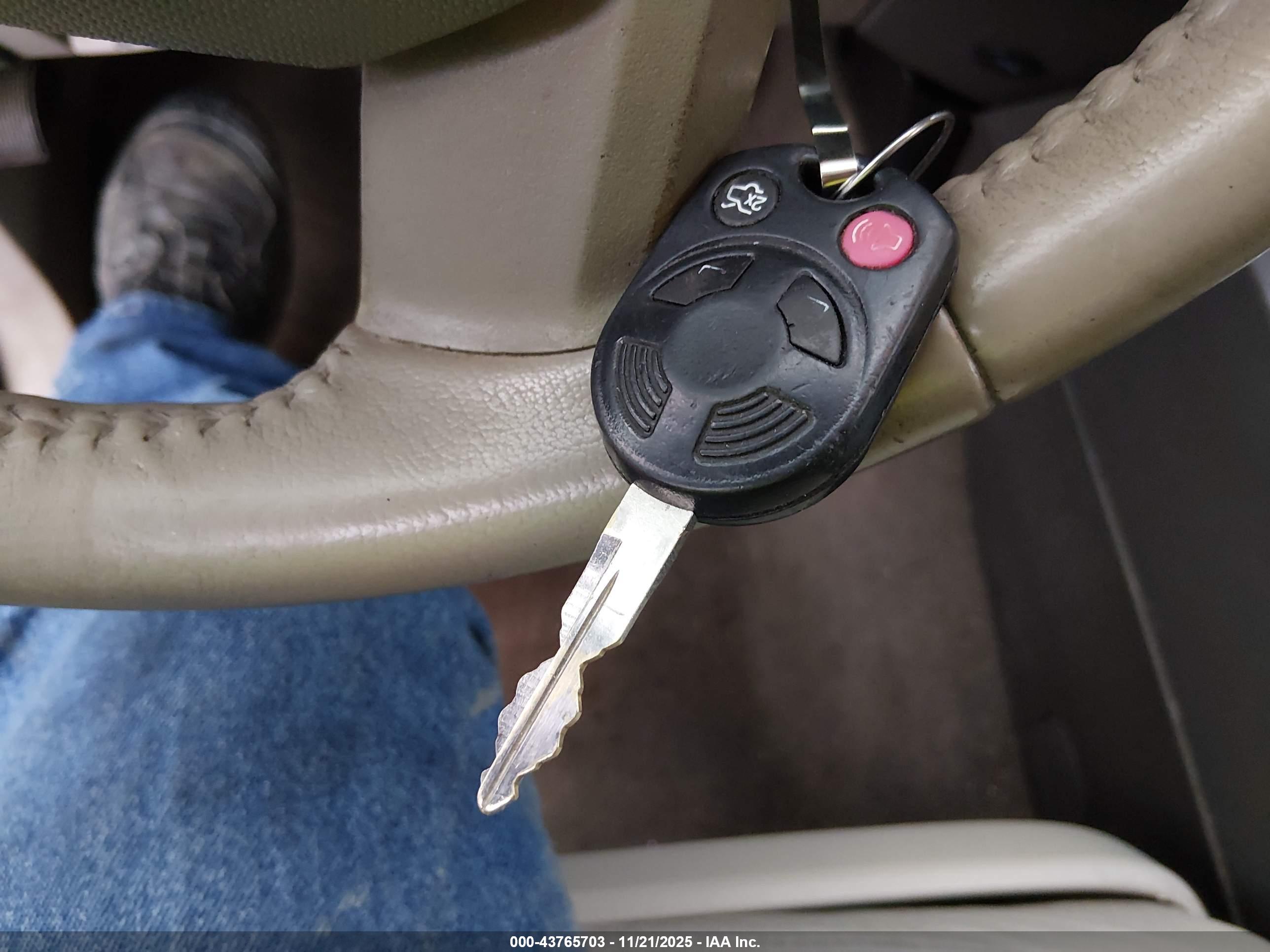 FORD EXPEDITION image 11