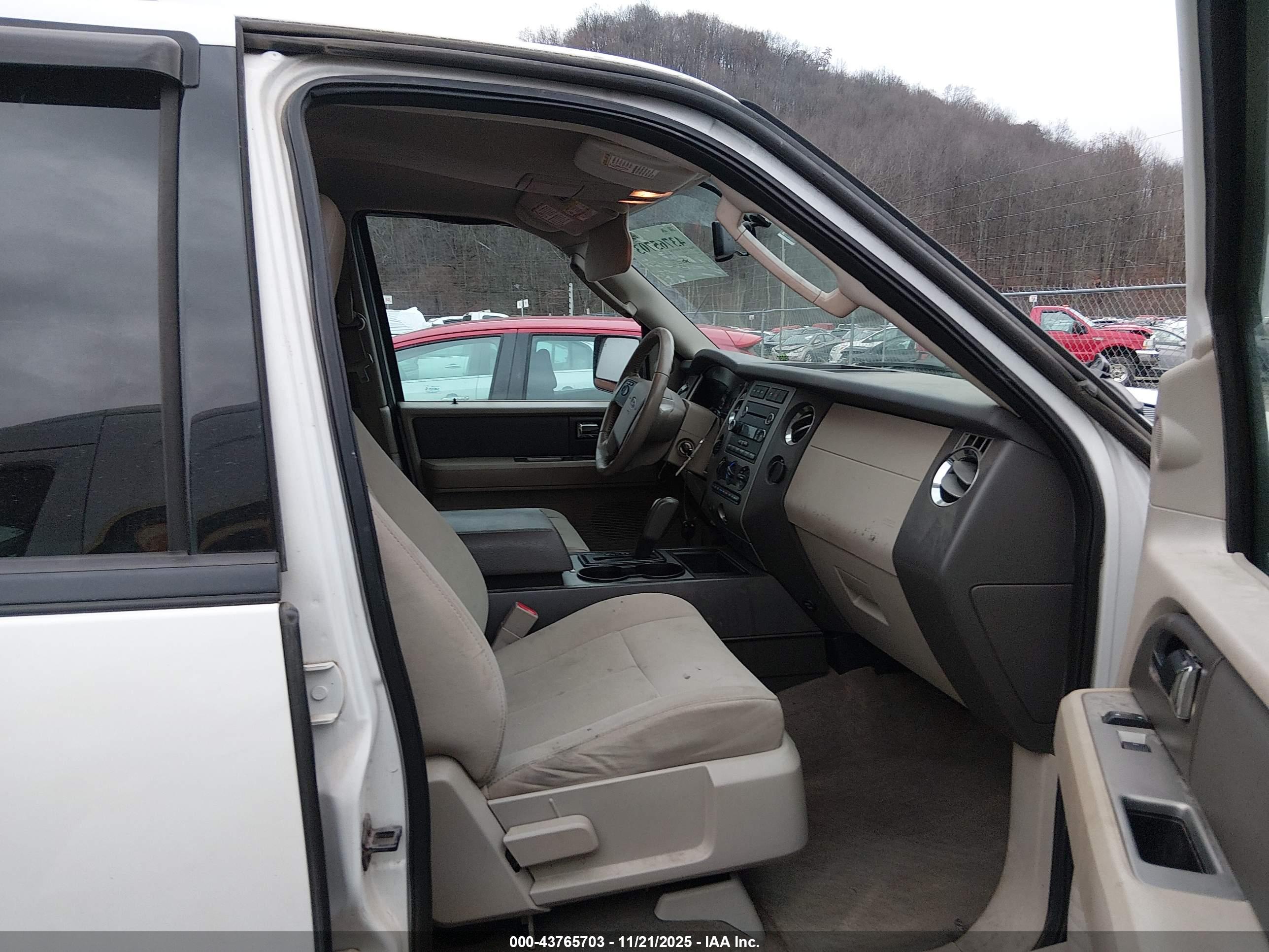 FORD EXPEDITION image 5