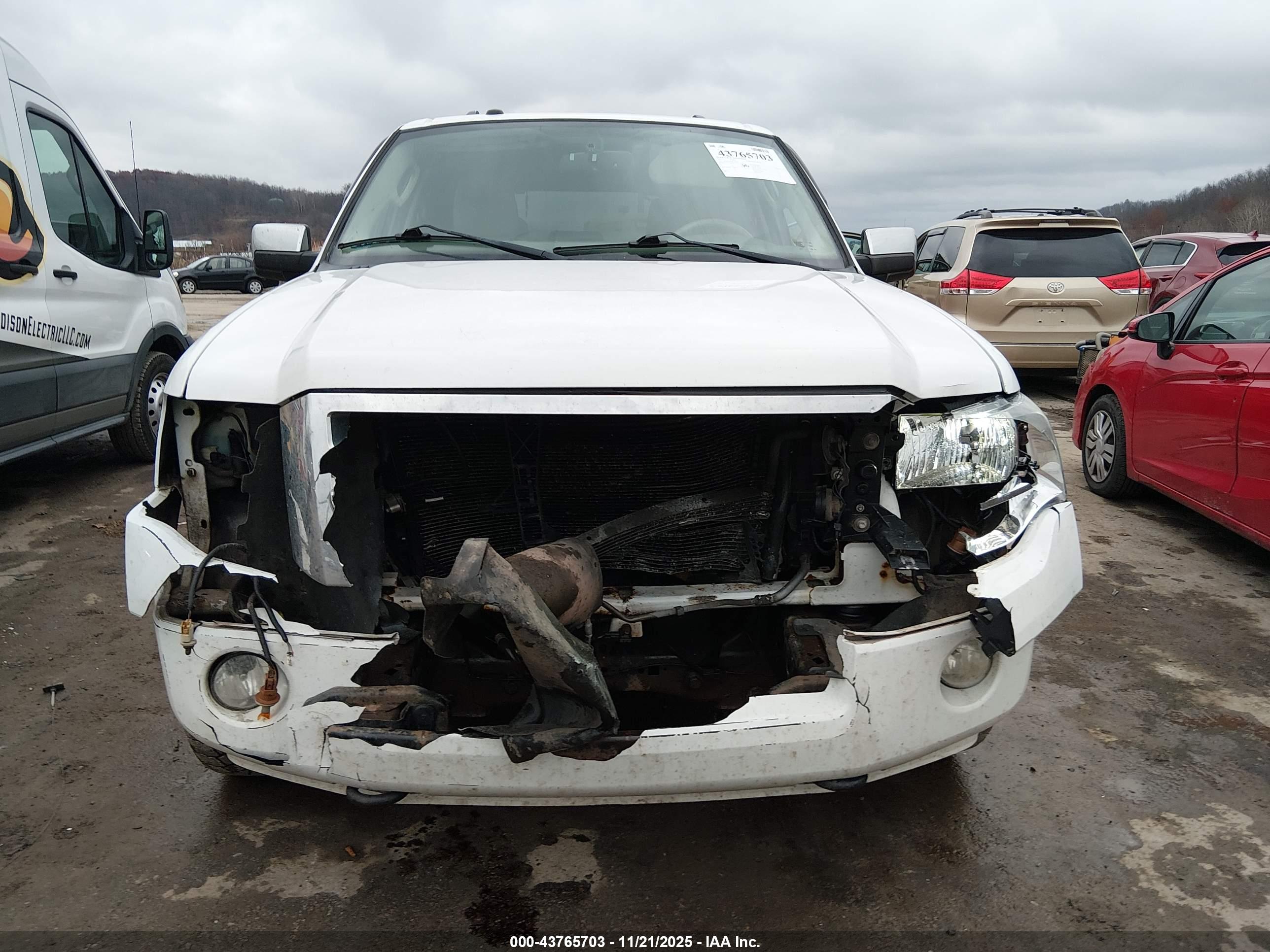 FORD EXPEDITION image 6