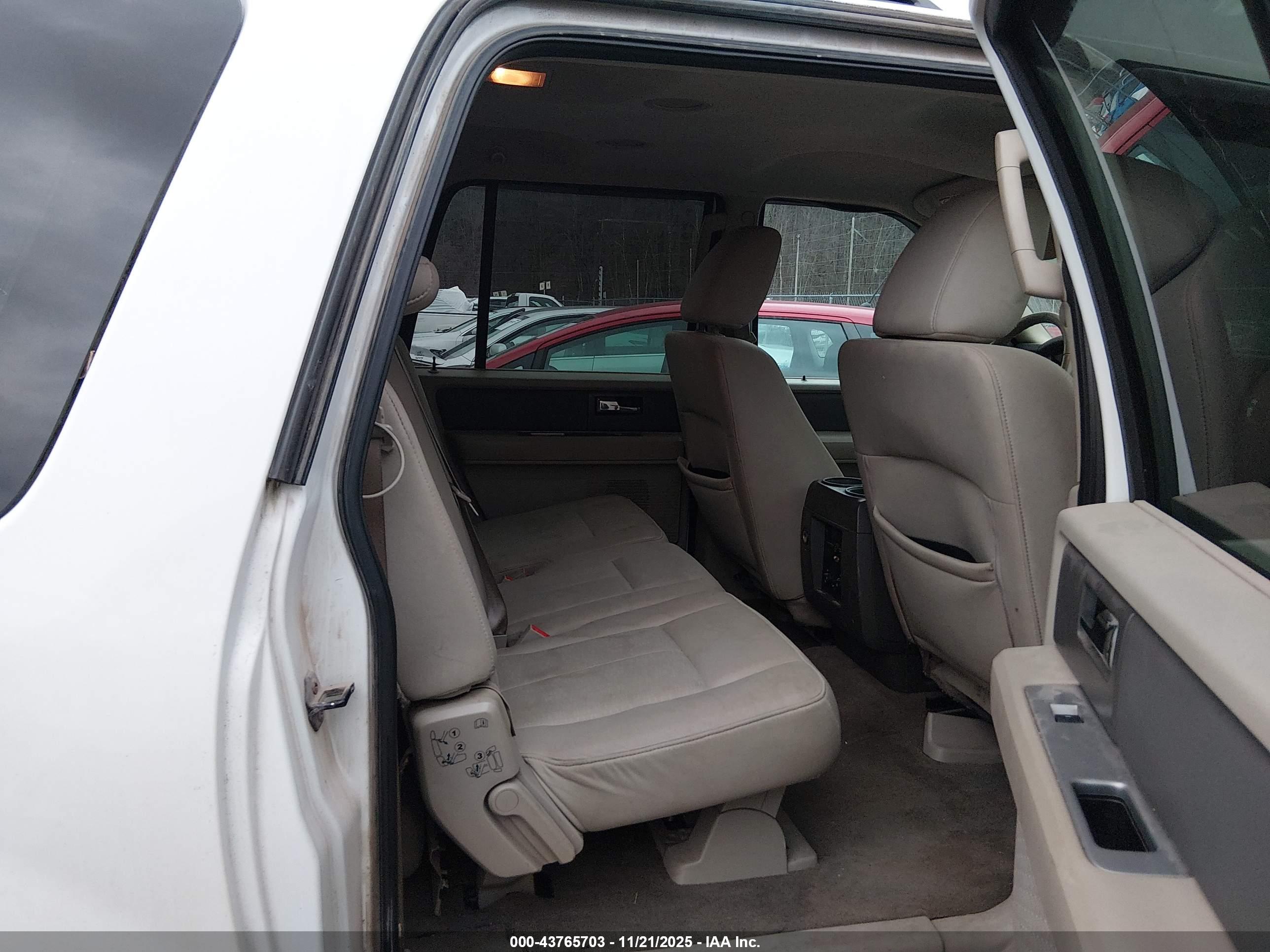 FORD EXPEDITION image 8