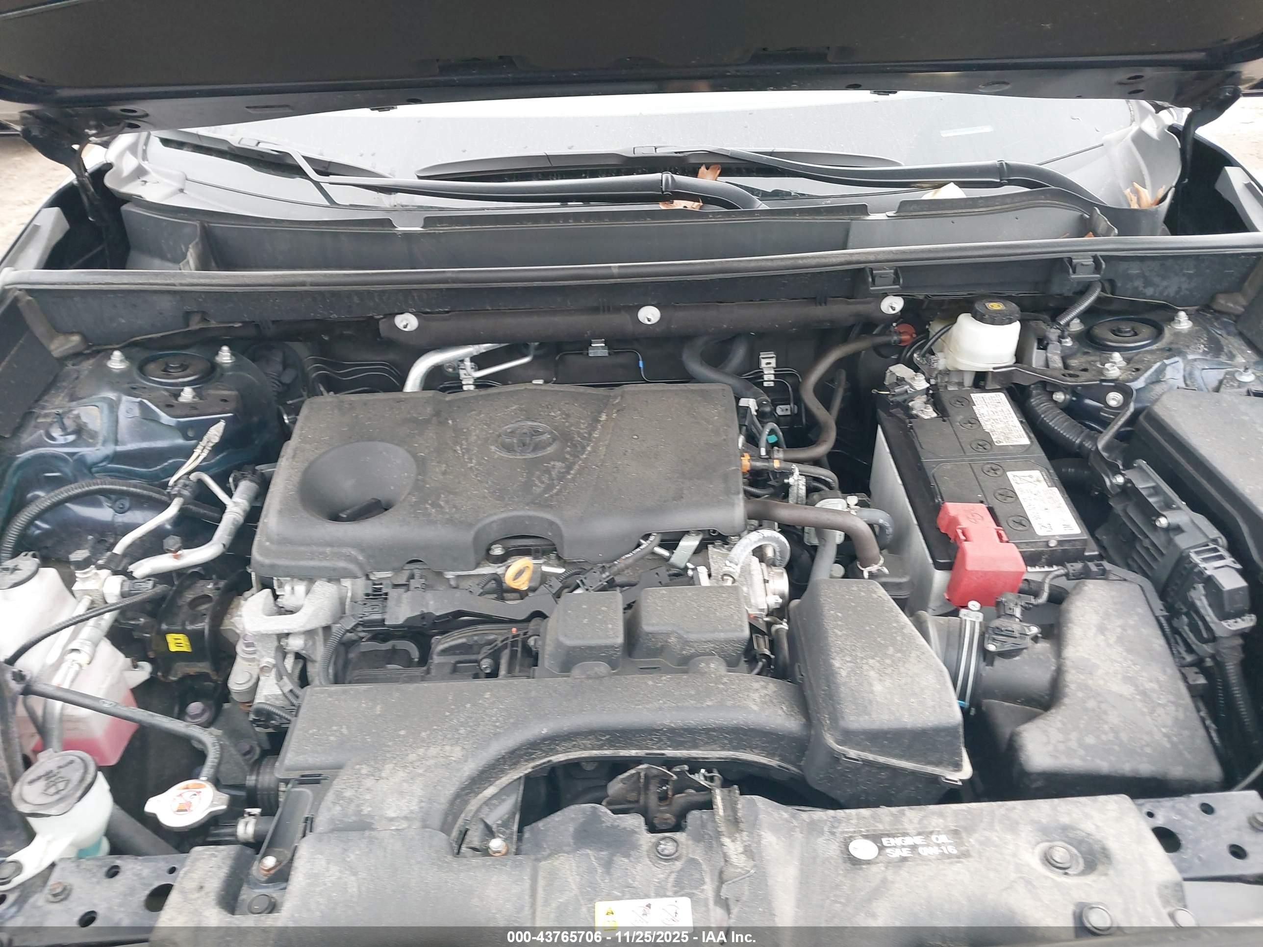 TOYOTA RAV4 image 10
