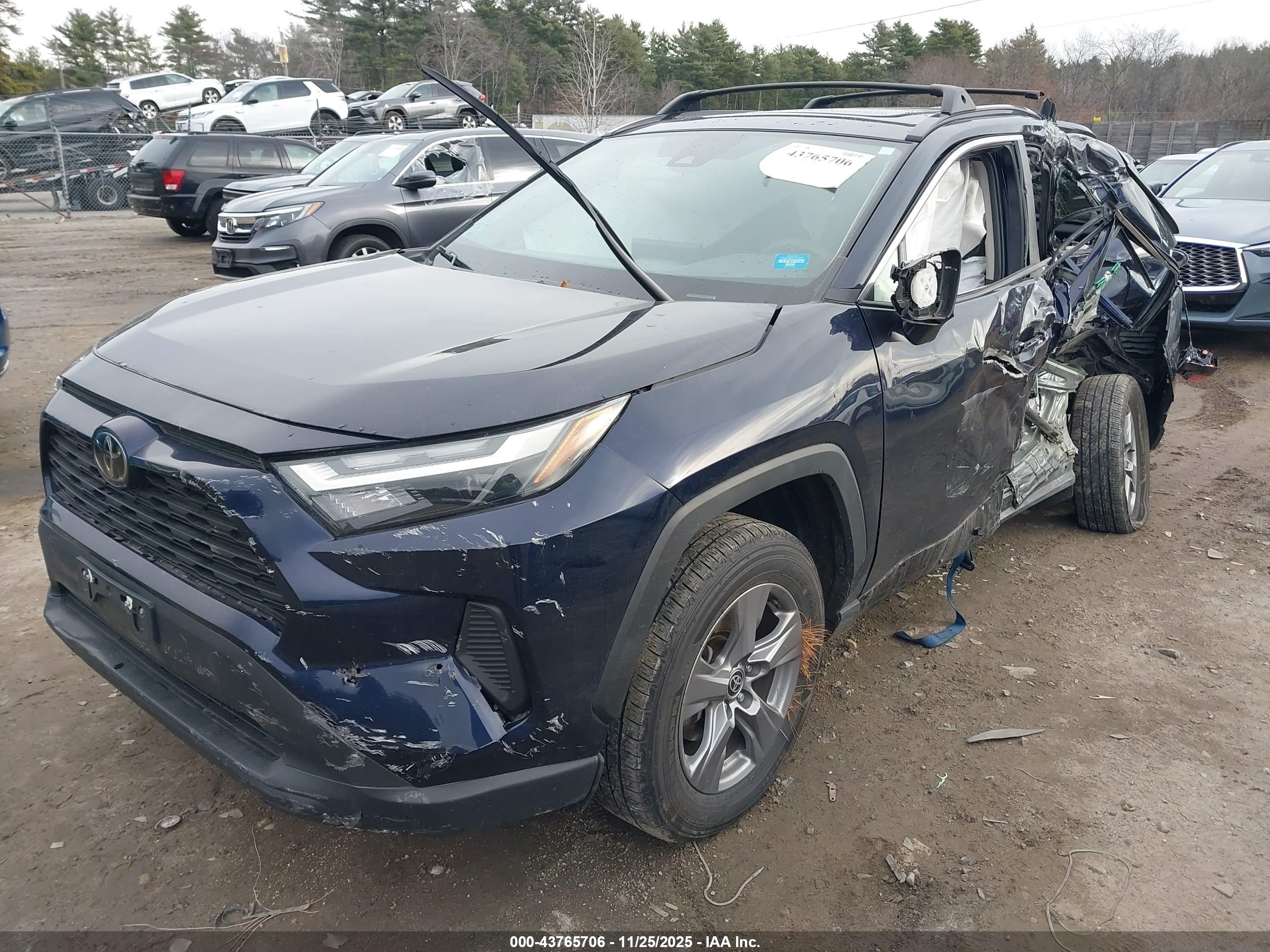 TOYOTA RAV4 image 2