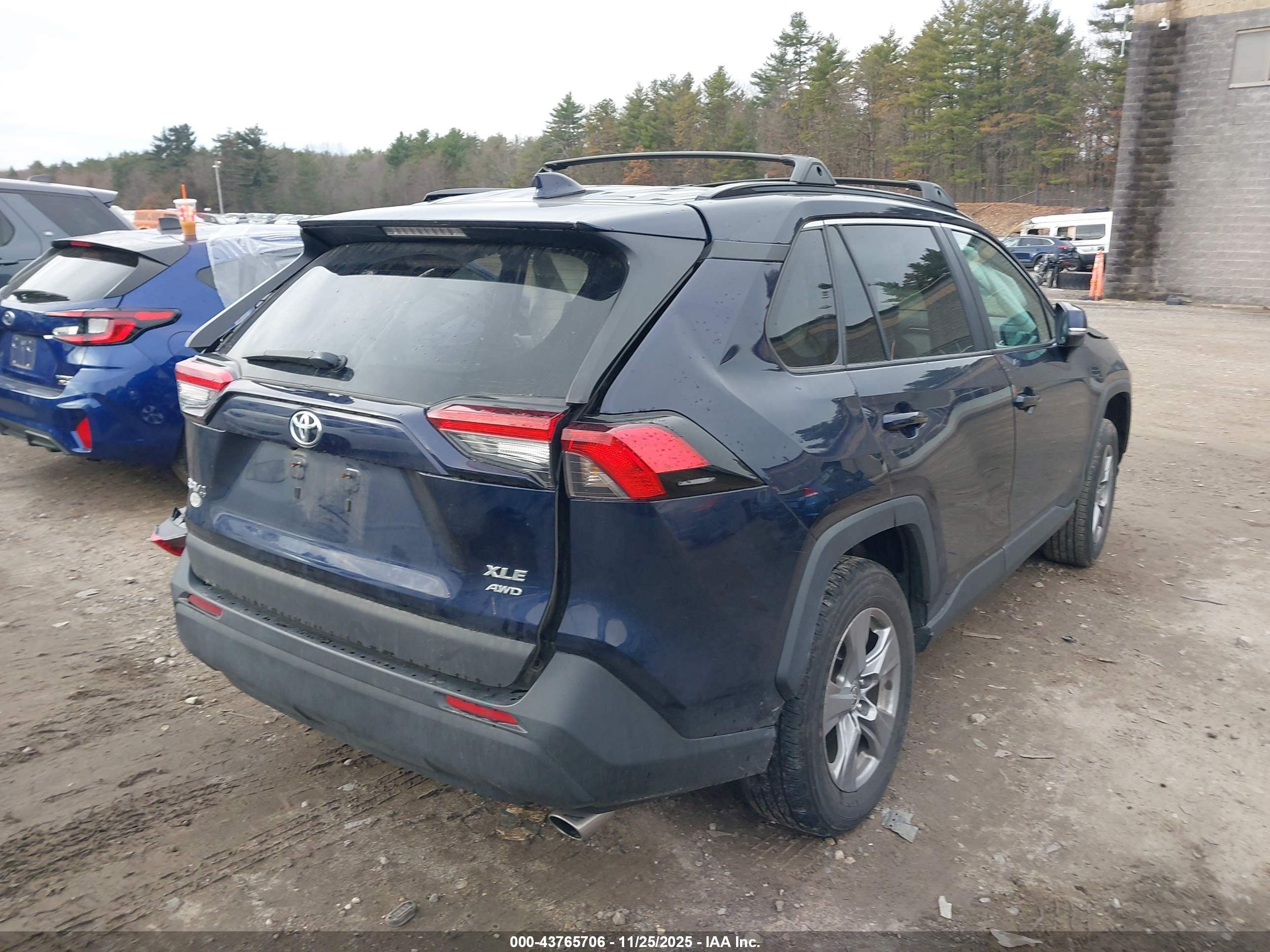 TOYOTA RAV4 image 4