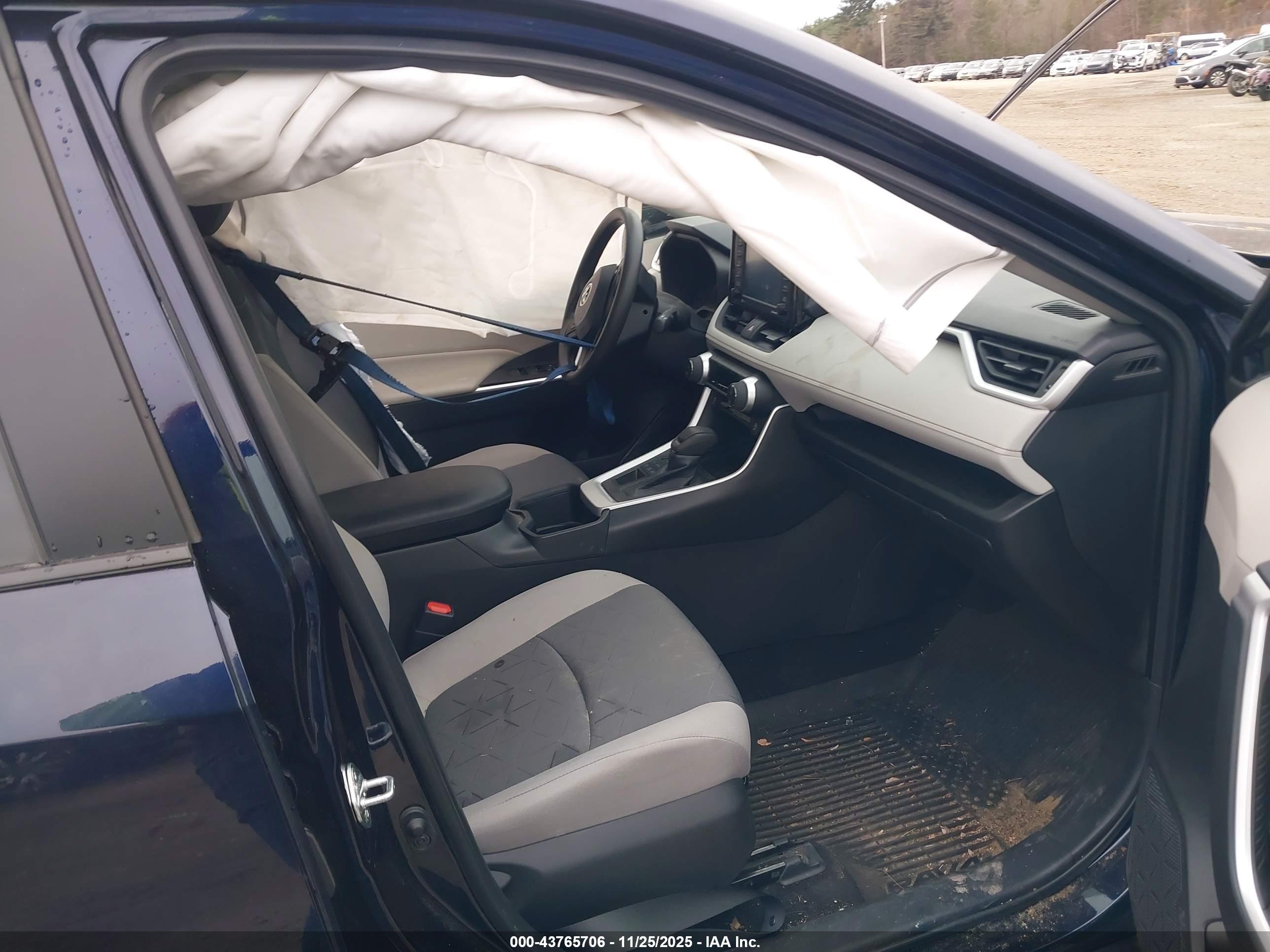 TOYOTA RAV4 image 5