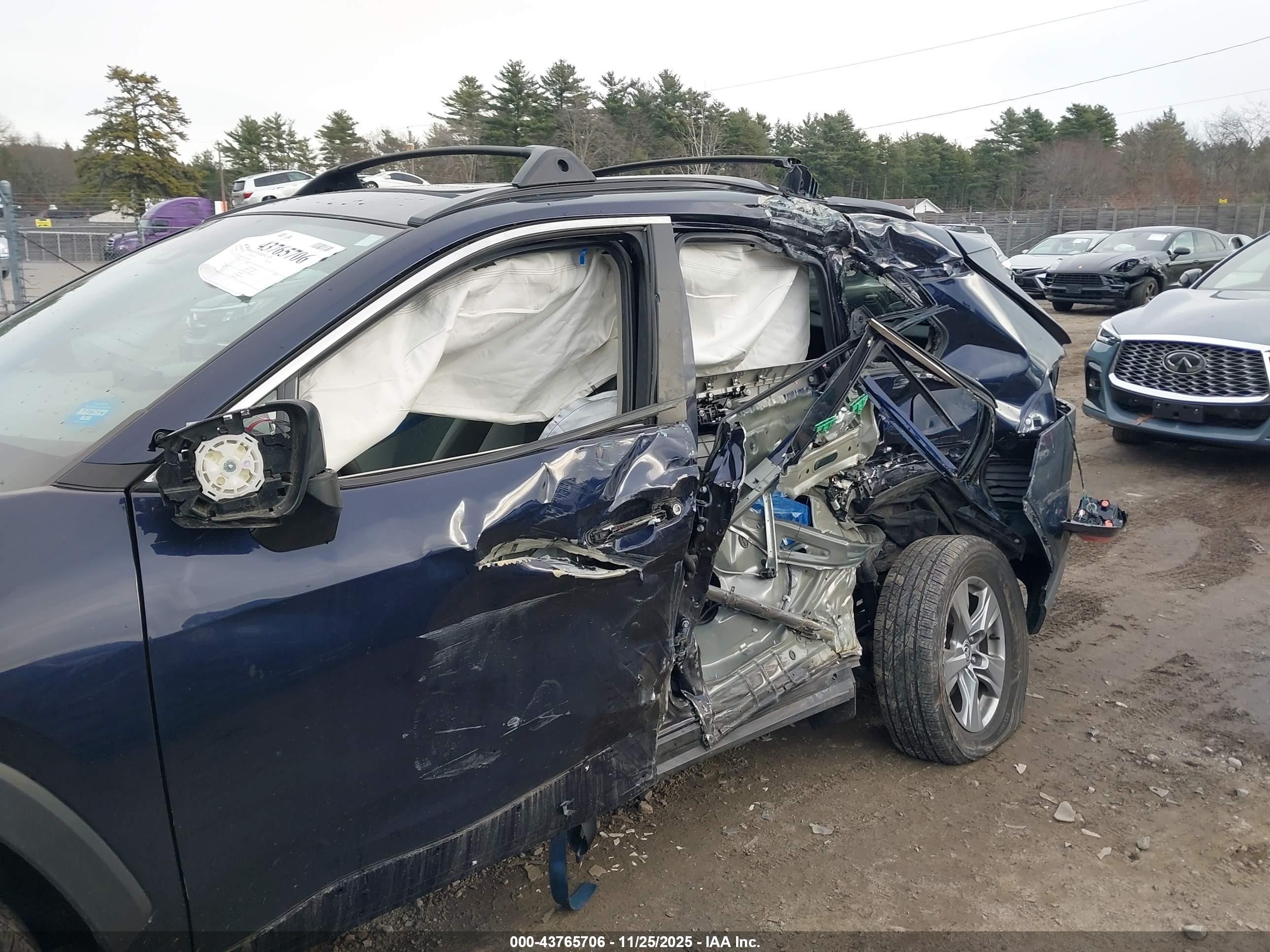 TOYOTA RAV4 image 6