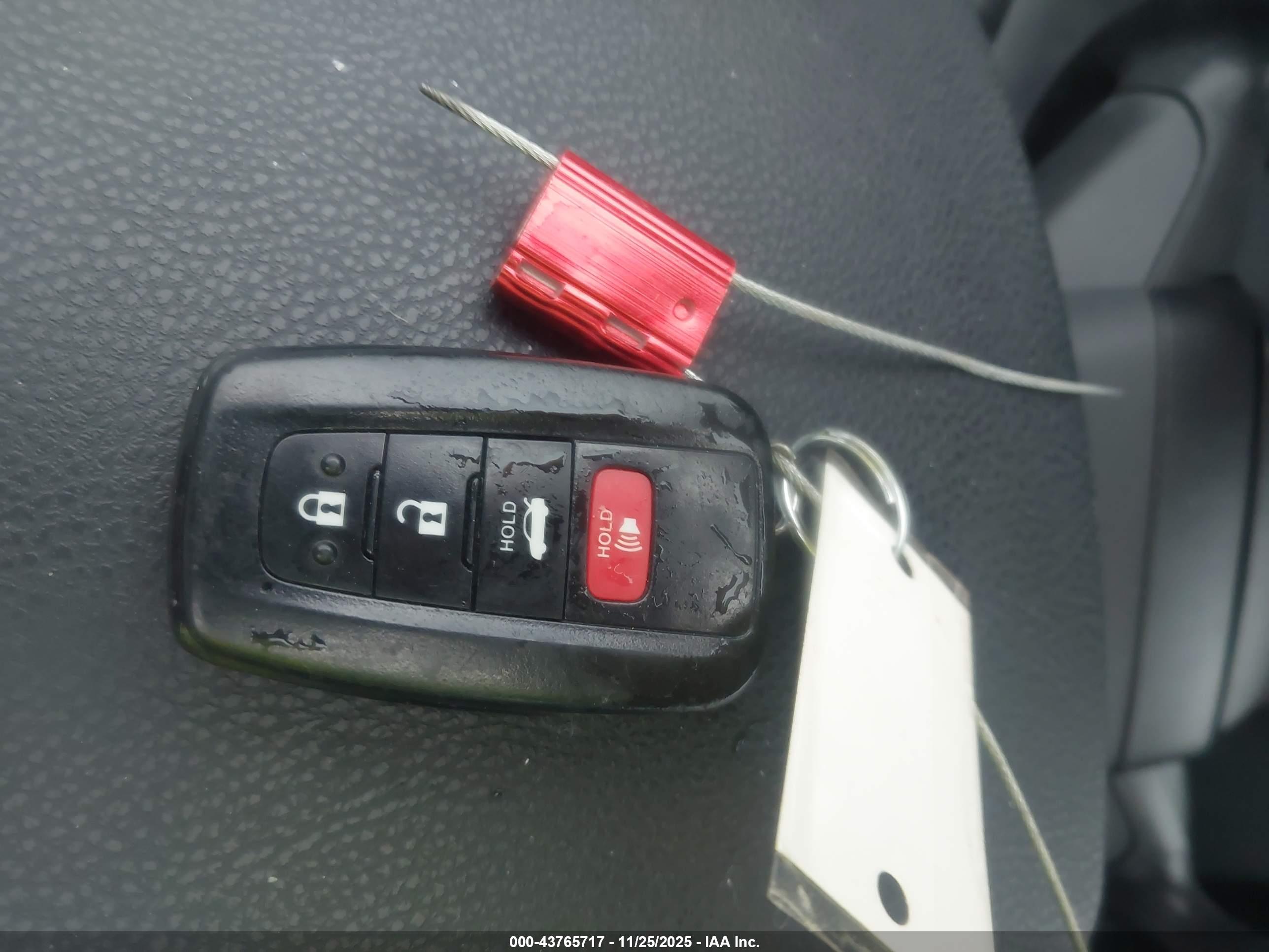 TOYOTA CAMRY image 11