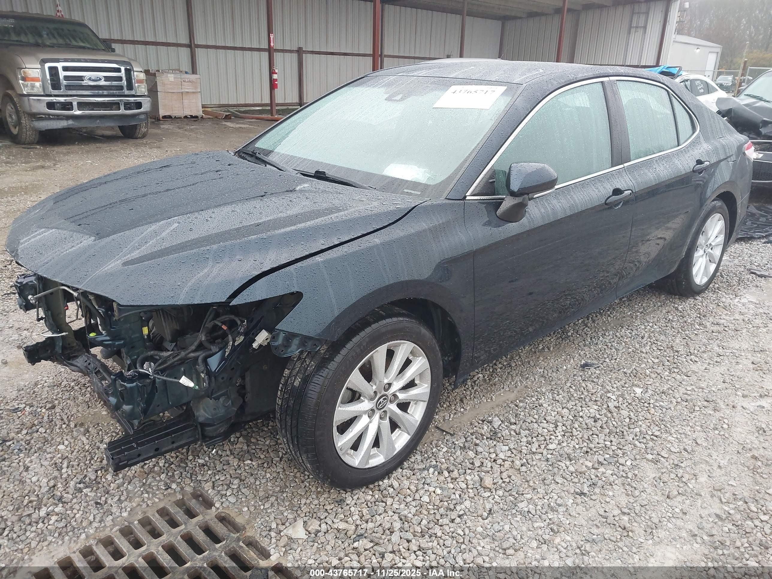 TOYOTA CAMRY image 2