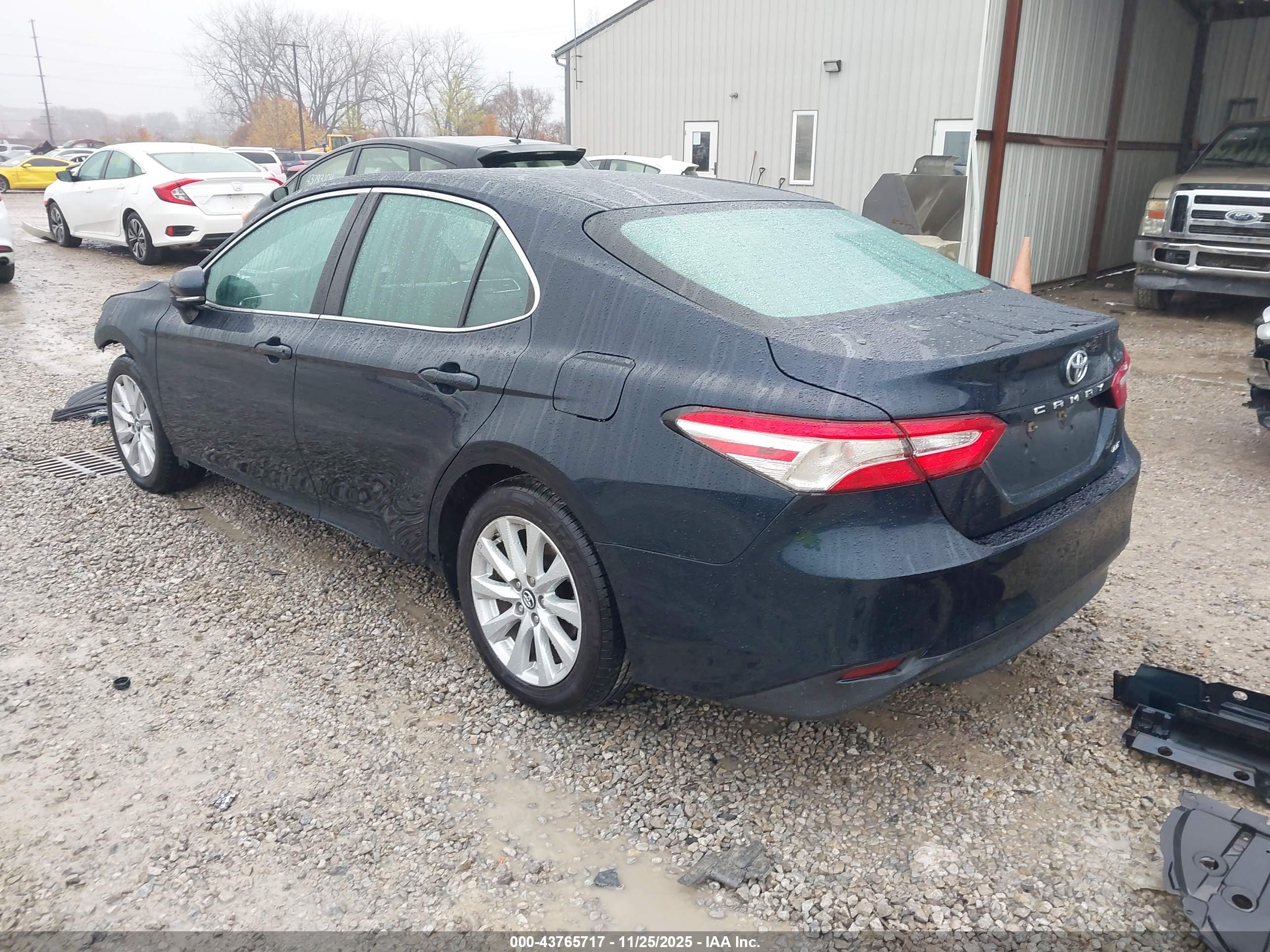 TOYOTA CAMRY image 3