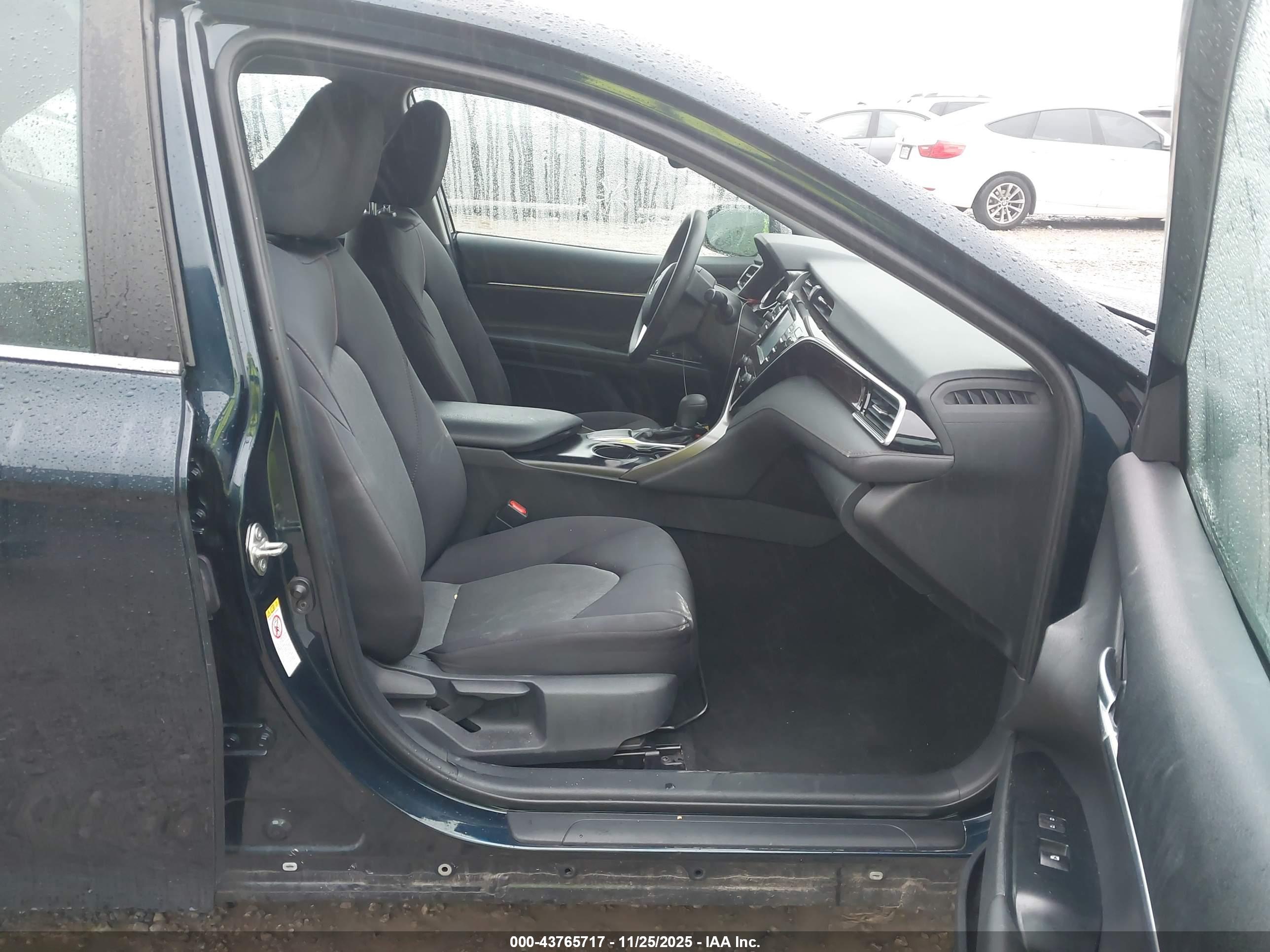 TOYOTA CAMRY image 5