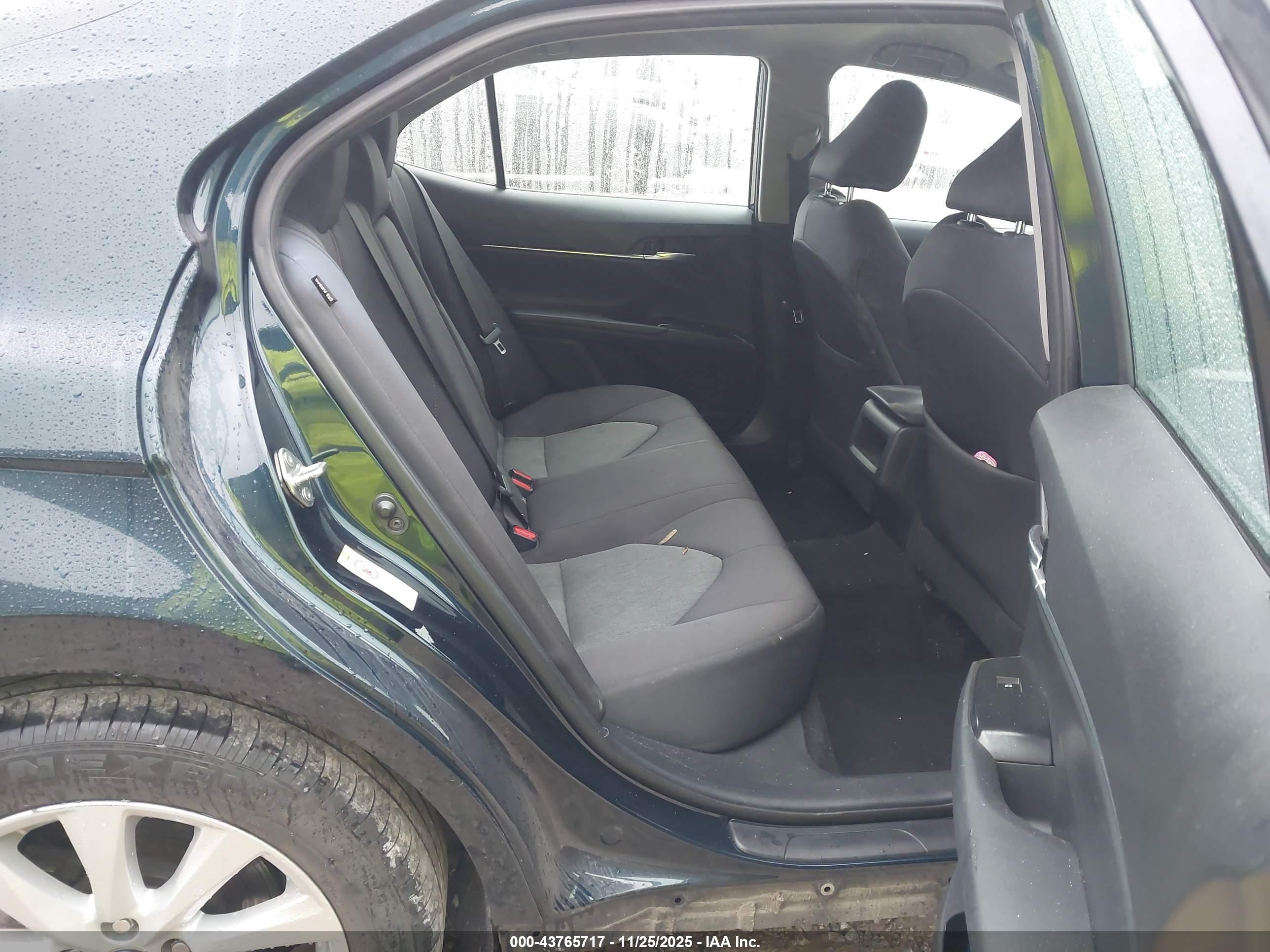 TOYOTA CAMRY image 8