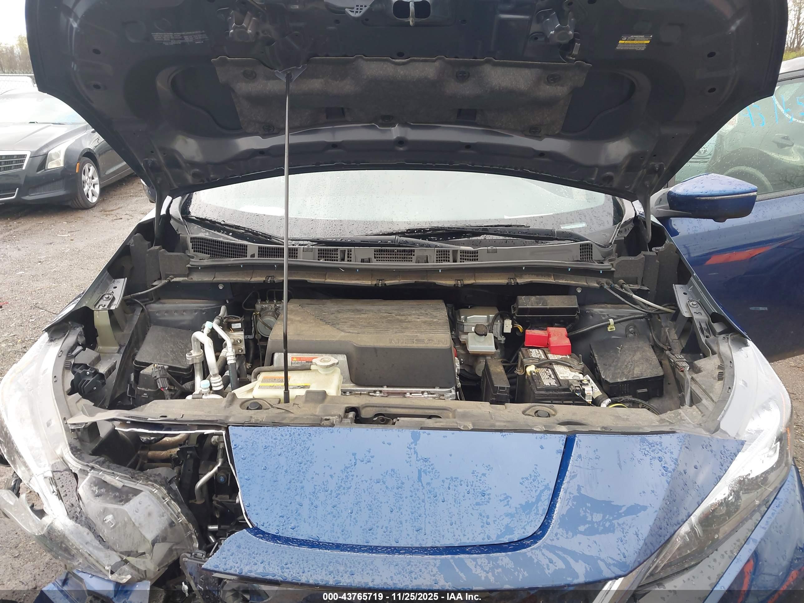 NISSAN LEAF image 10