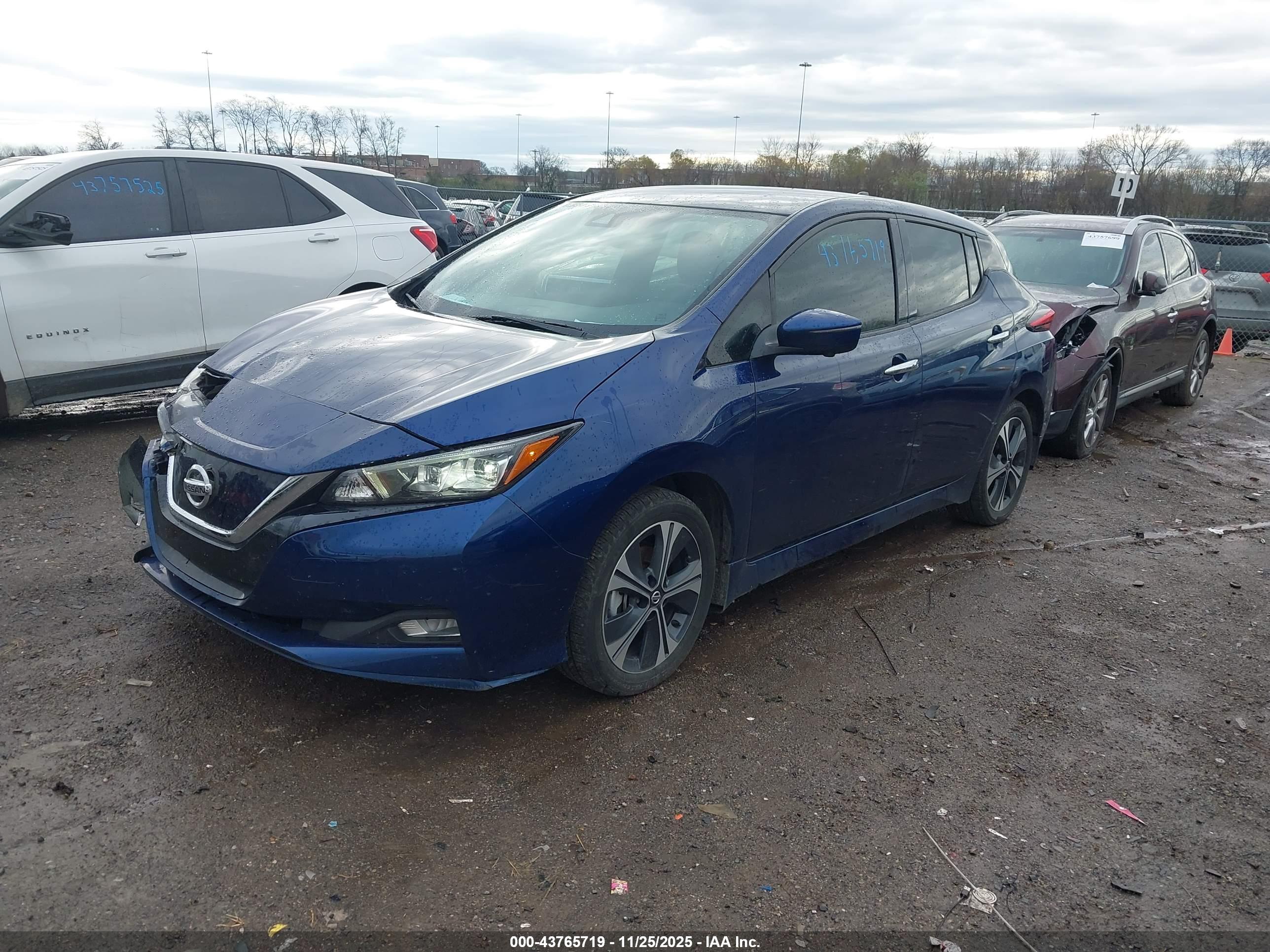 NISSAN LEAF image 2