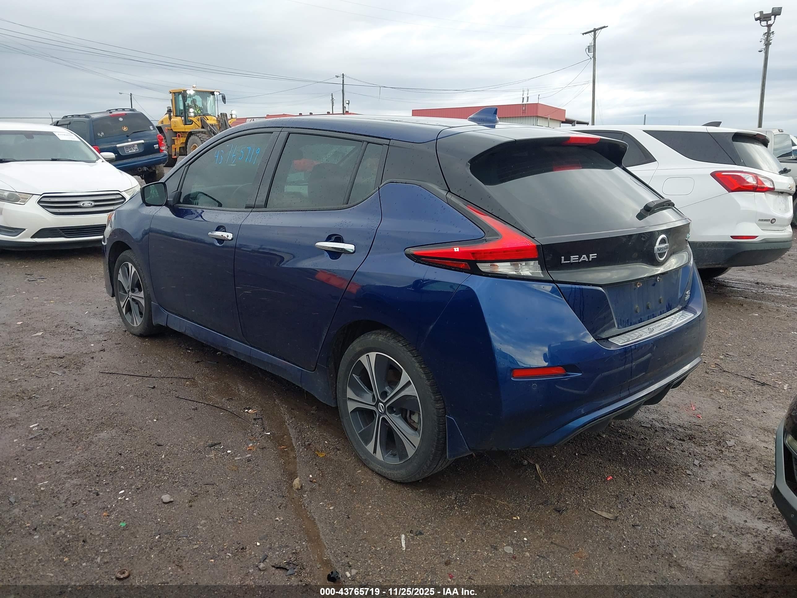 NISSAN LEAF image 3